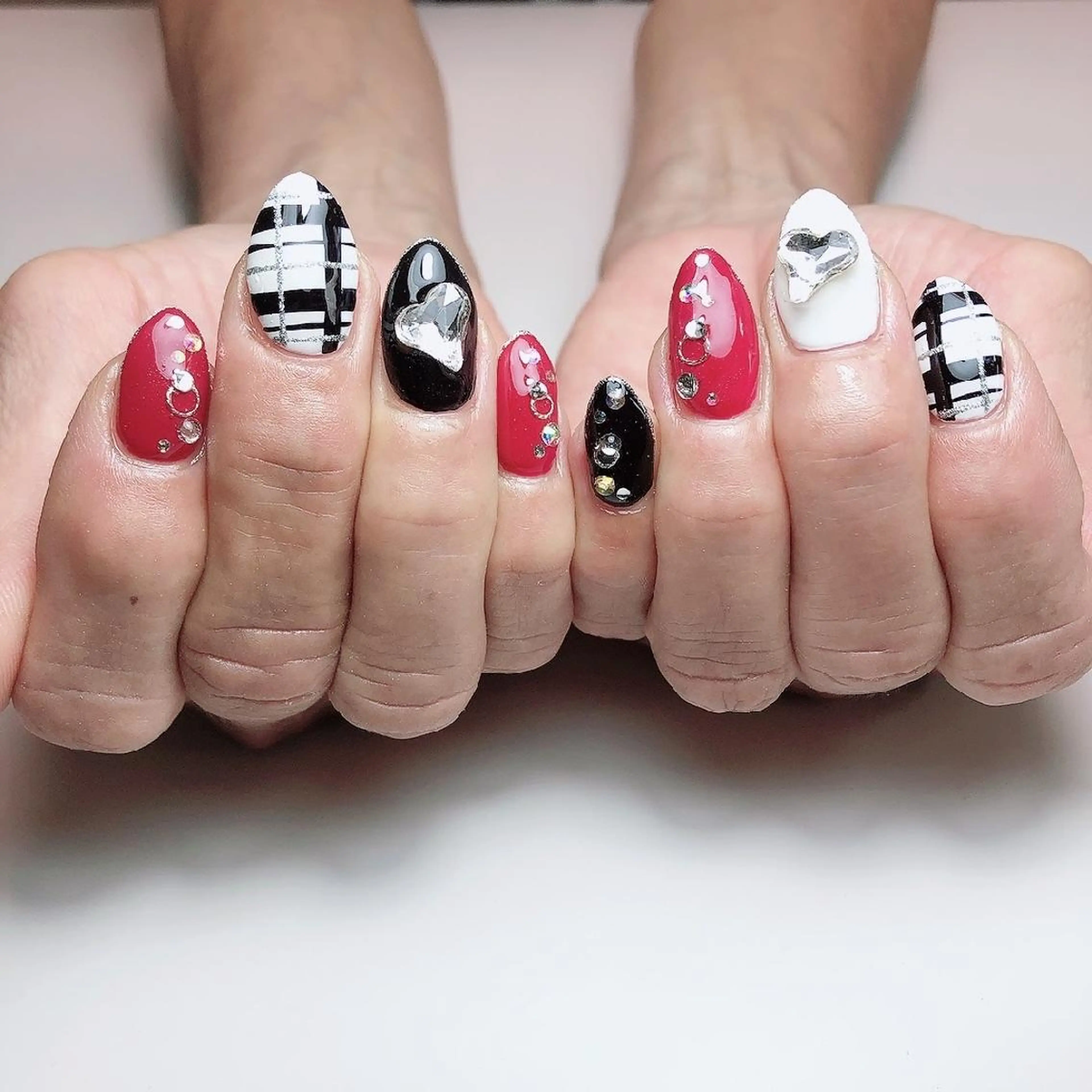 セミロング ネイル ハート 持ち込み ☺︎山部 志麻☺︎のネイルデザイン