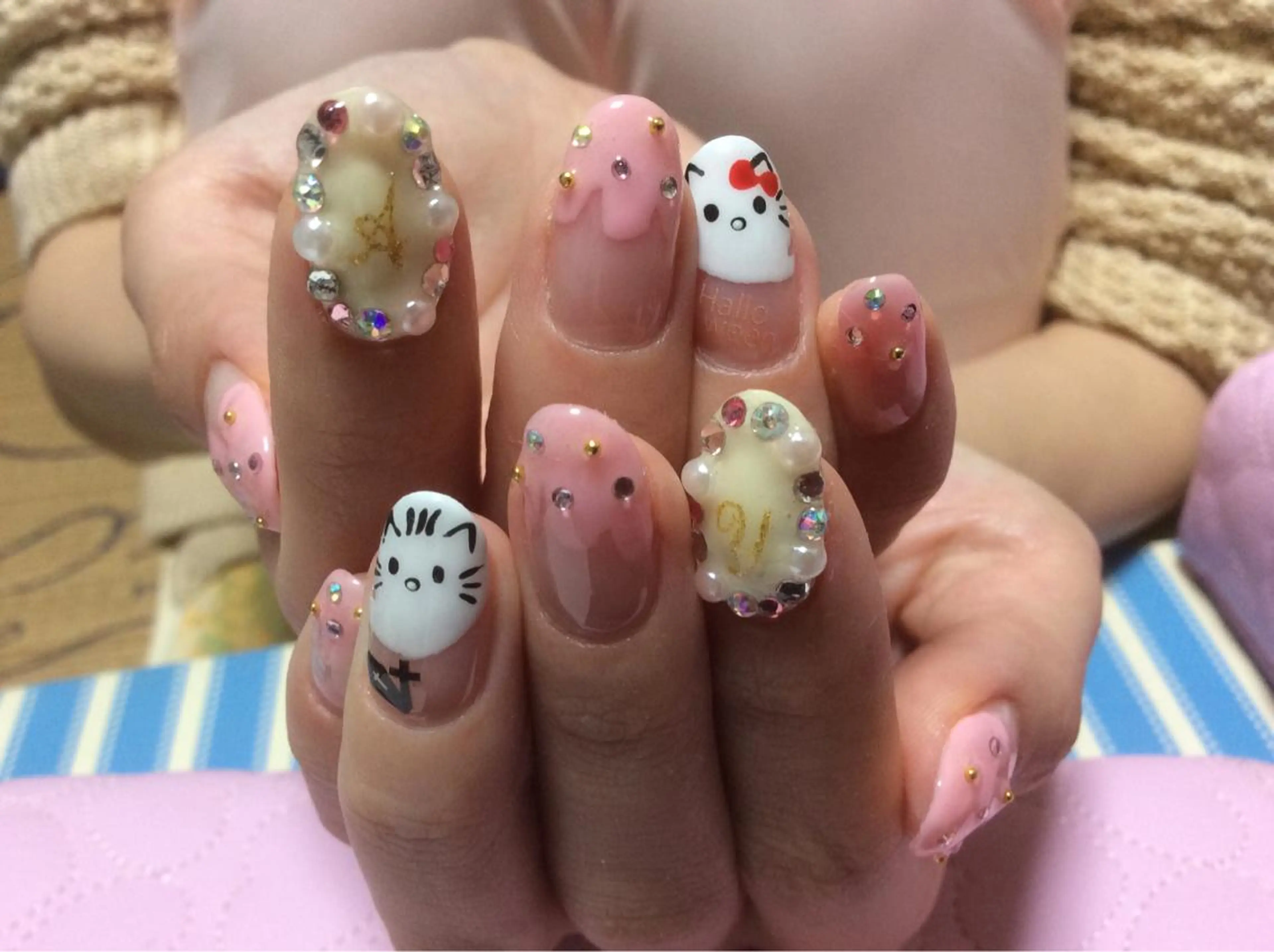 ネイル フラワー ムーンのネイルデザイン