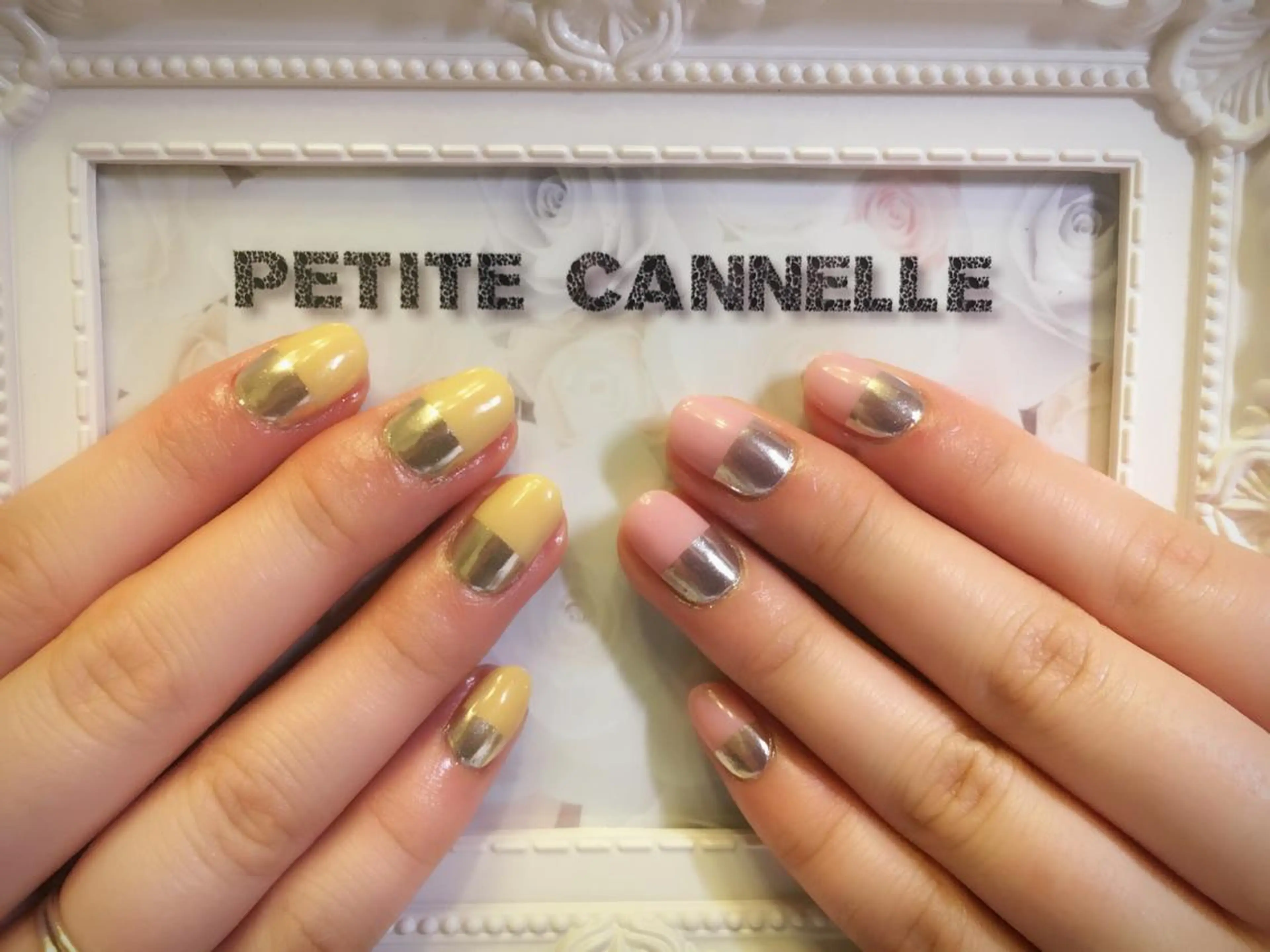 ミディアム ネイル Petite Cannelle所属・Petite Cannelleのネイルデザイン