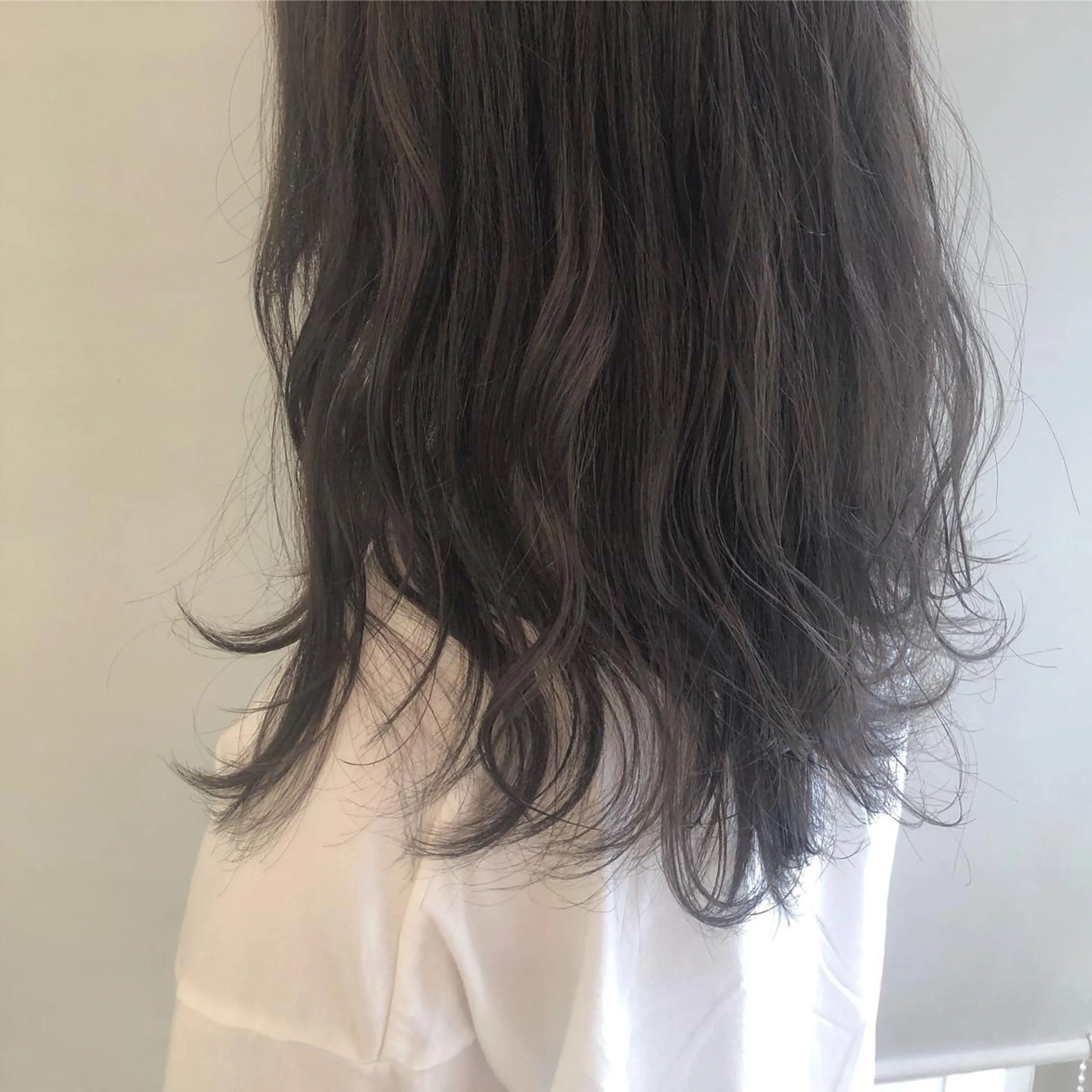 ミディアム カラー 透明感カラー グレージュ カット ヘアカラー 齋藤 咲のヘアスタイル