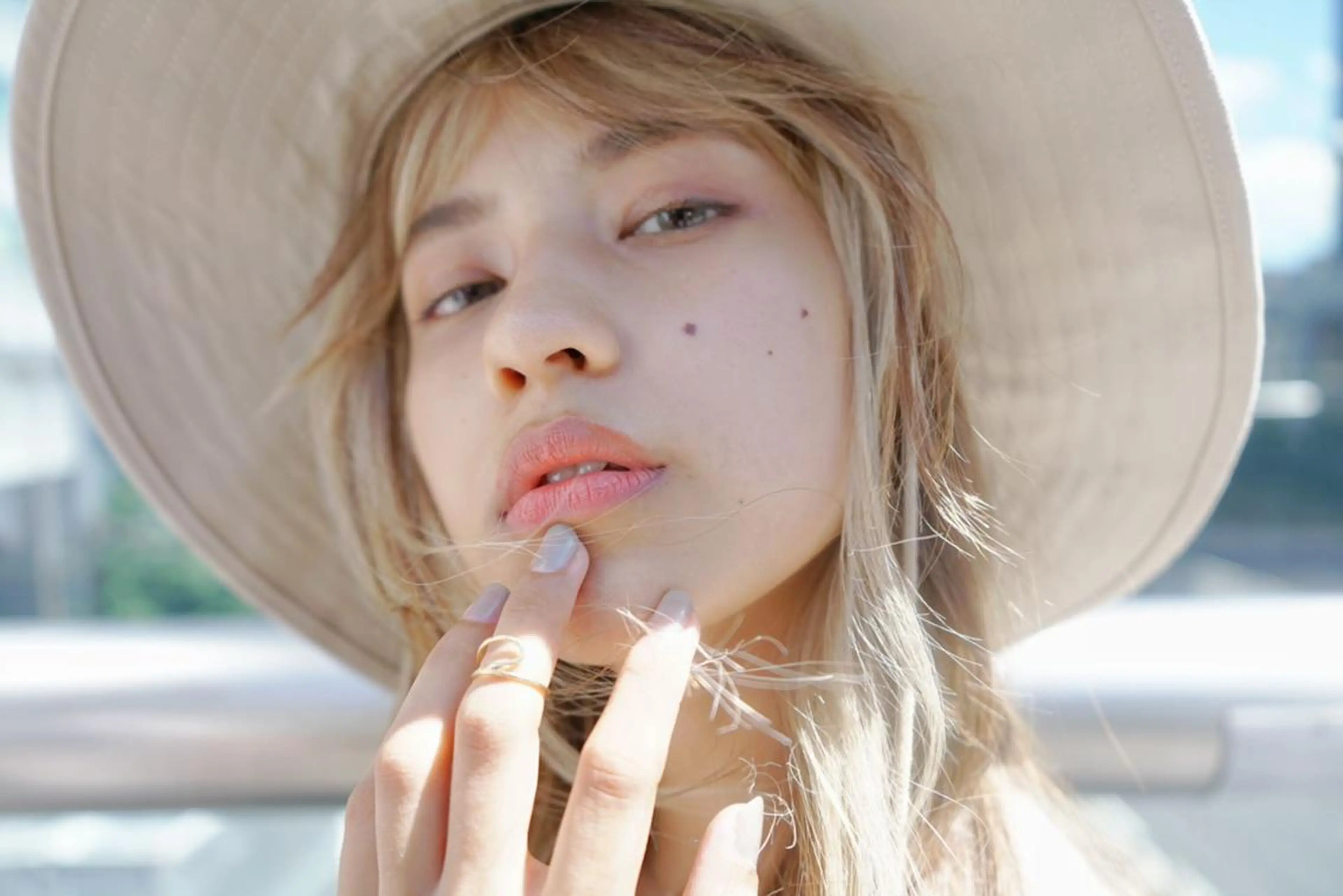ミディアム カラー パーマ ヘアアレンジ アディクシーカラー ベージュカラー ブロンド フォギーベージュ ハイトーンカラー N° uairo 川崎西口店のヘアスタイル