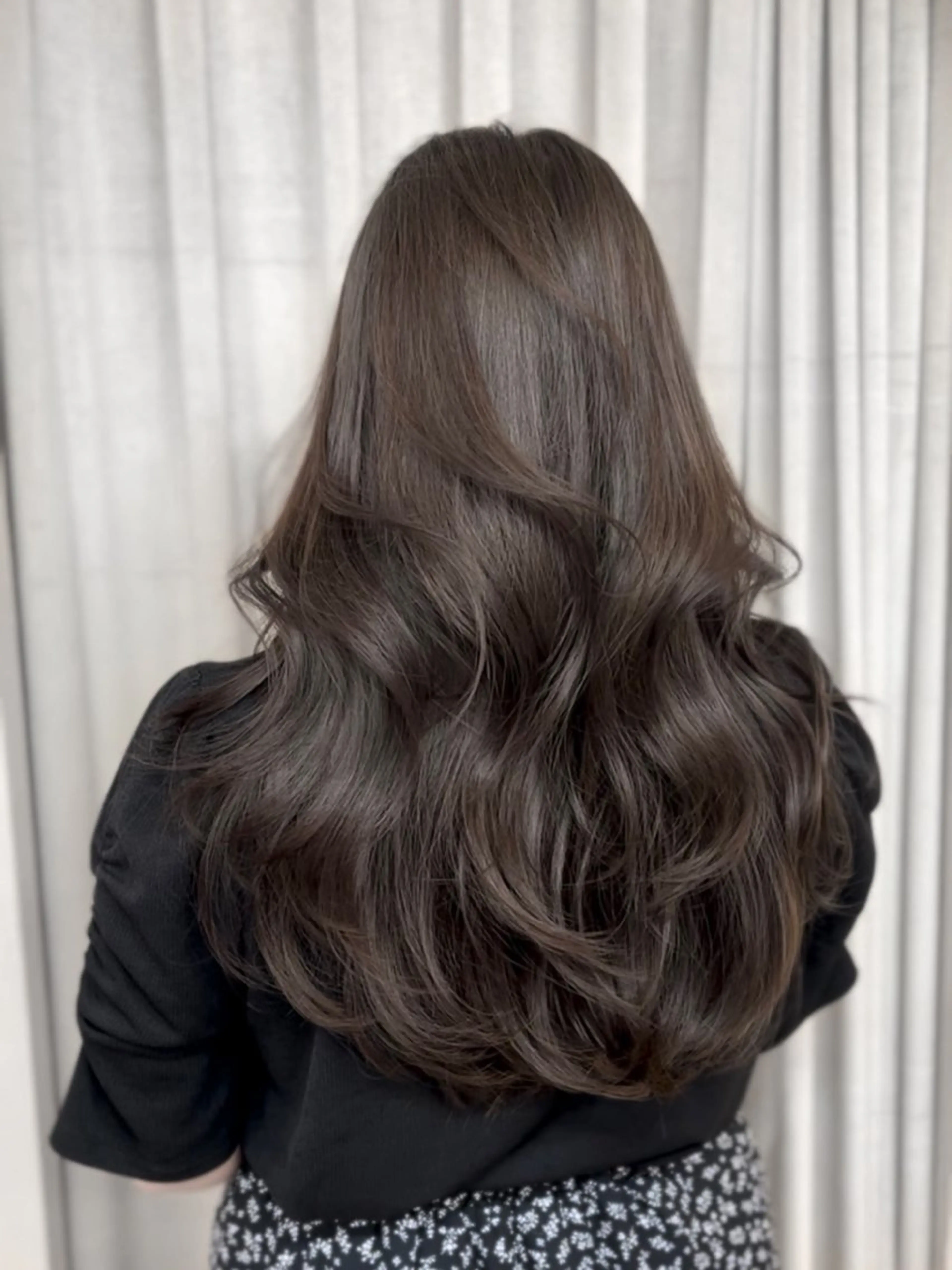 ロング レイヤーカット ヘアカラー uni原宿所属・韓国ヘア レイヤーカットのヘアスタイル