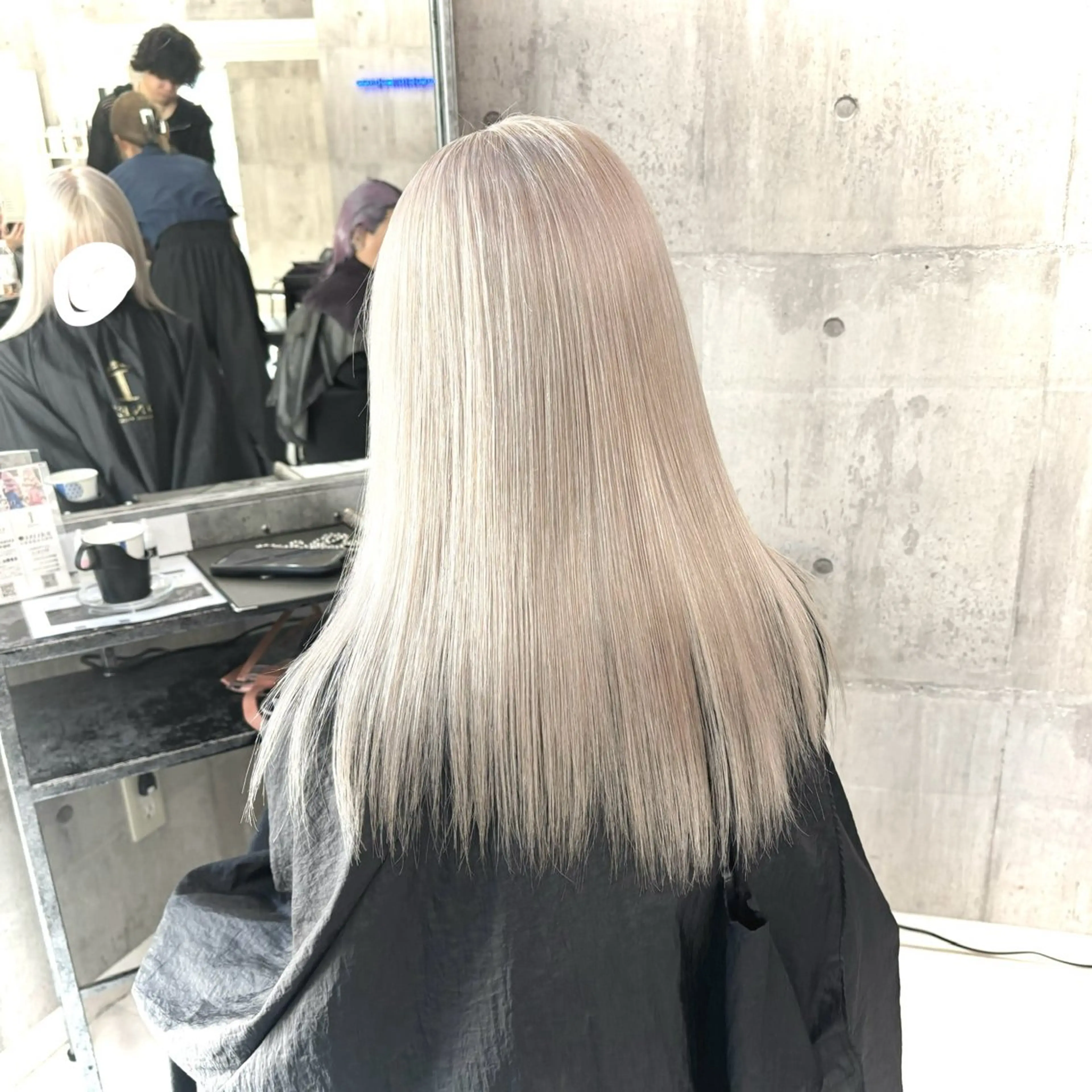 セミロング ハイトーン×エクステ 💞くるみのヘアスタイル