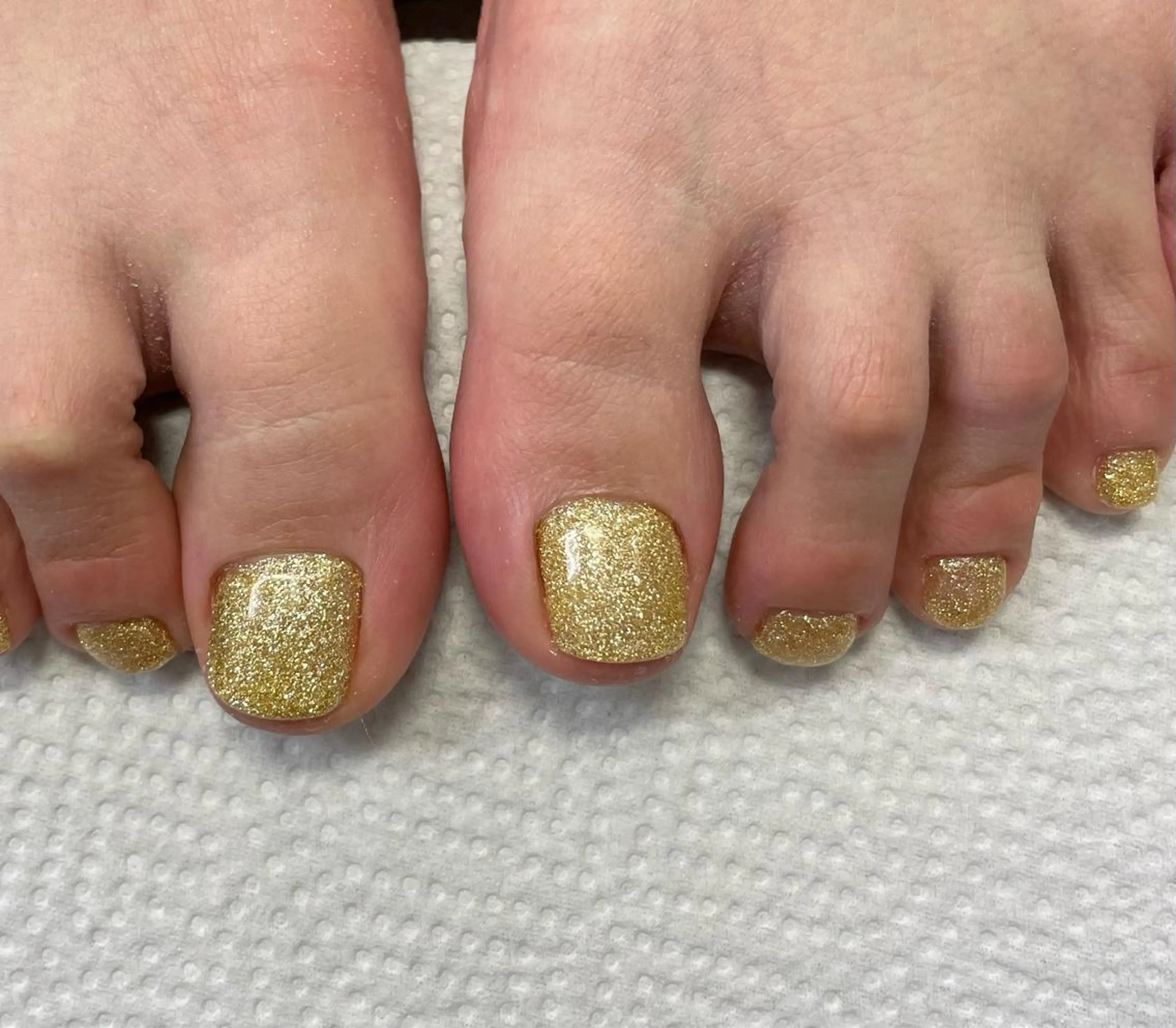 ネイル フットネイル ラメ(グリッター) ワンカラーネイル Luonto nail TOKYO 【ルオント】所属・Luonto❁ Mayuのネイルデザイン