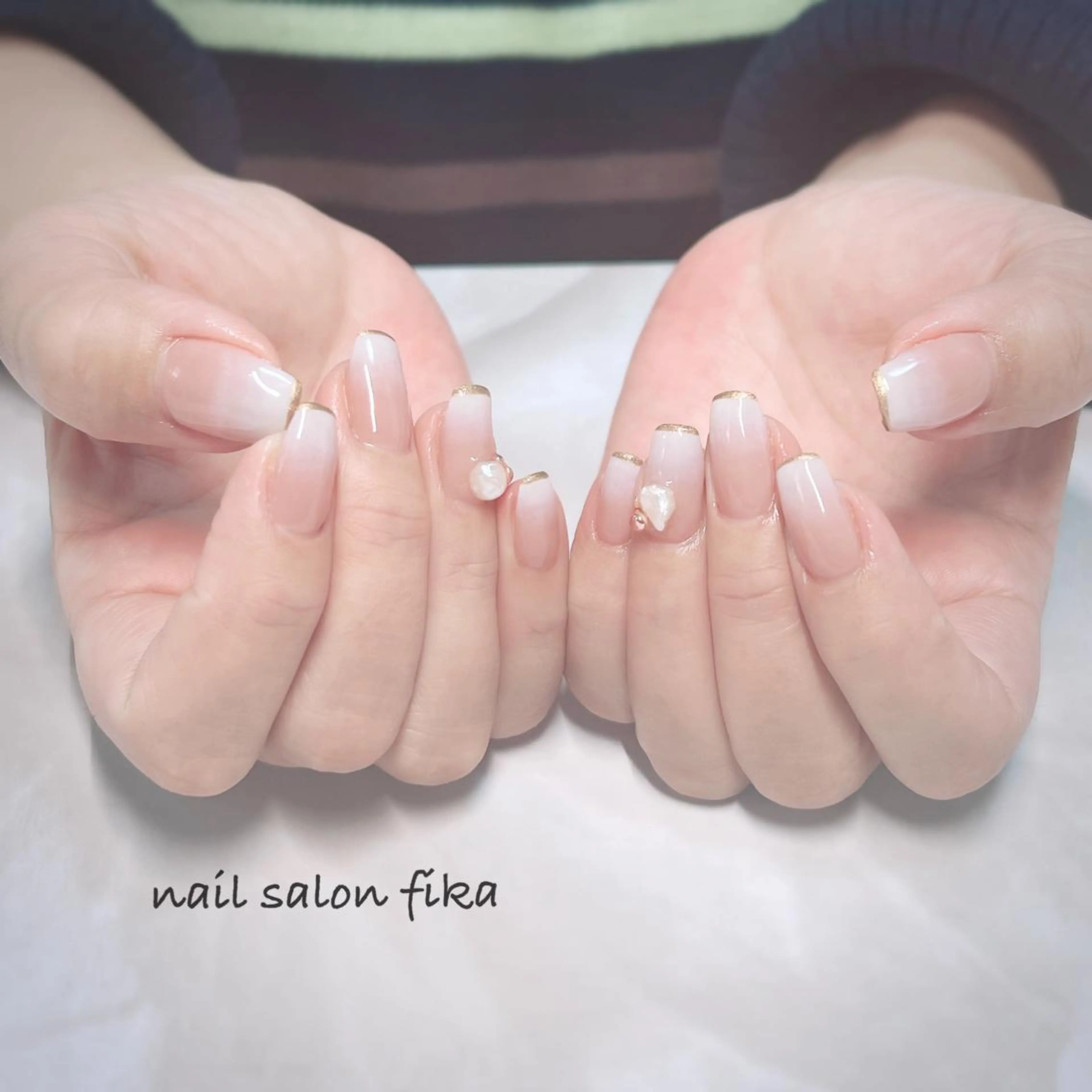 ネイル グラデーション ホワイト nail salon fikaのネイルデザイン