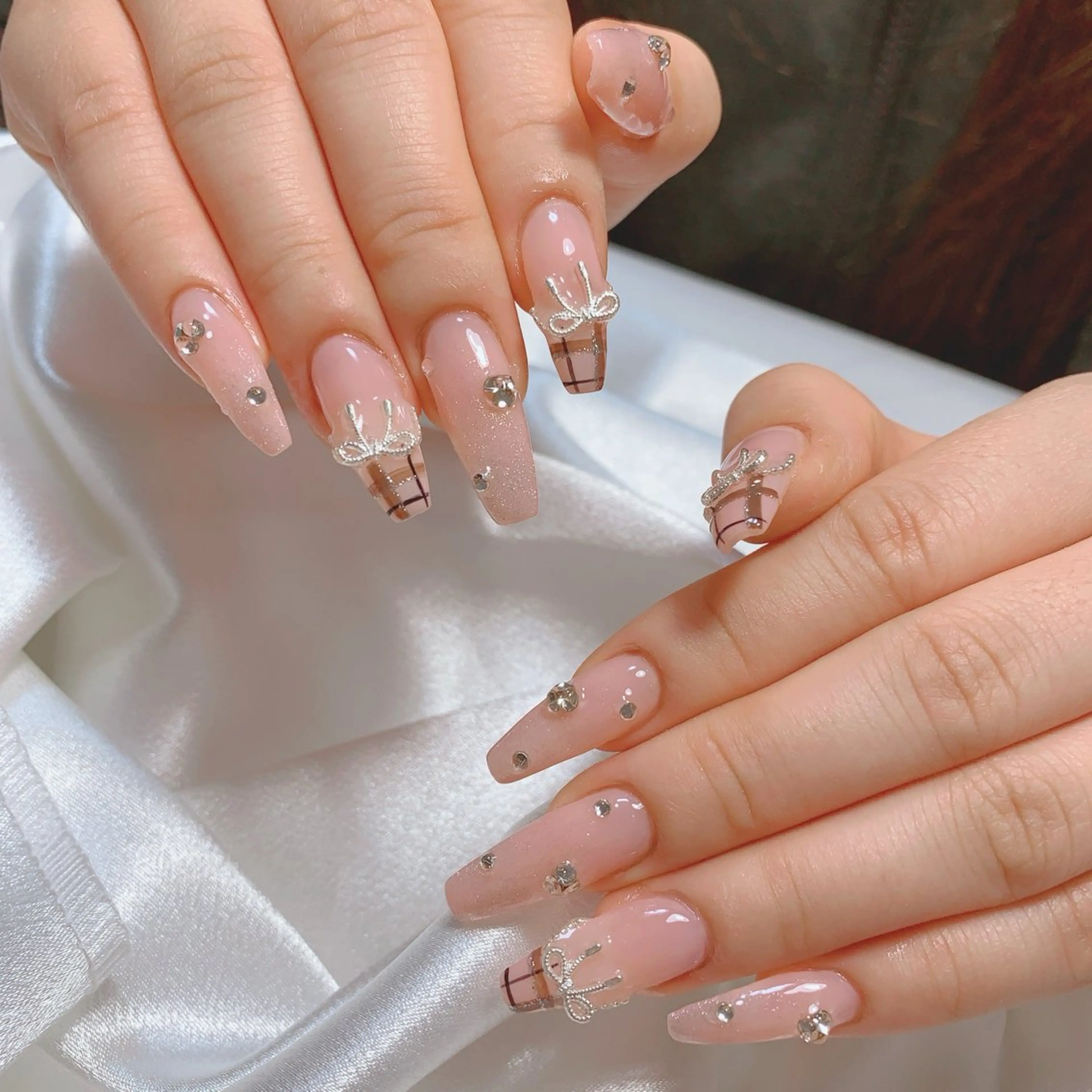 ネイル ブルー チークネイル フレンチネイル ハート ホログラムネイル ハンドネイル インフィニティ ネイルサロンのネイルデザイン