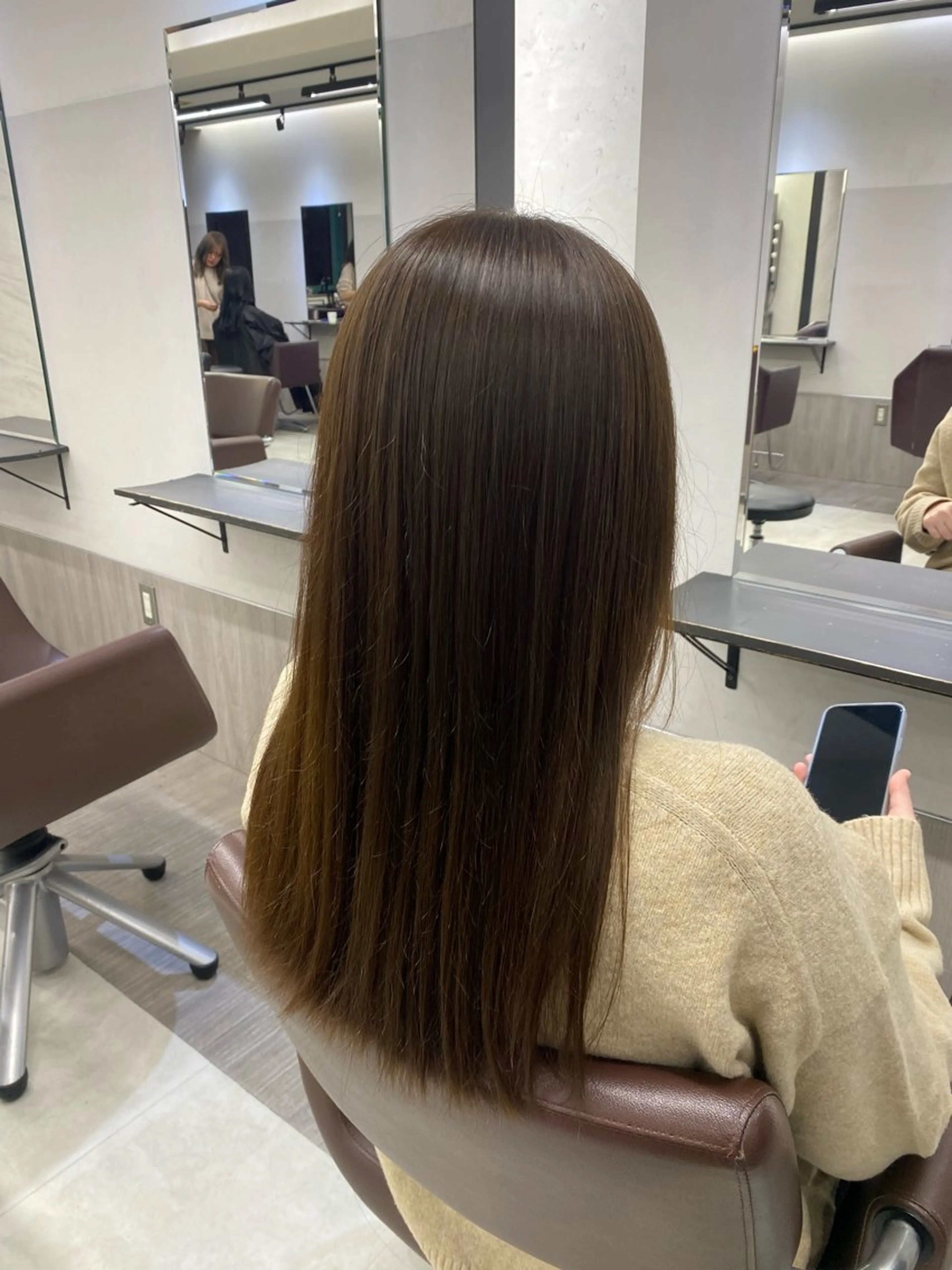 ロング 髪質改善 縮毛矯正 noa 寒色系カラーブリーチのヘアスタイル