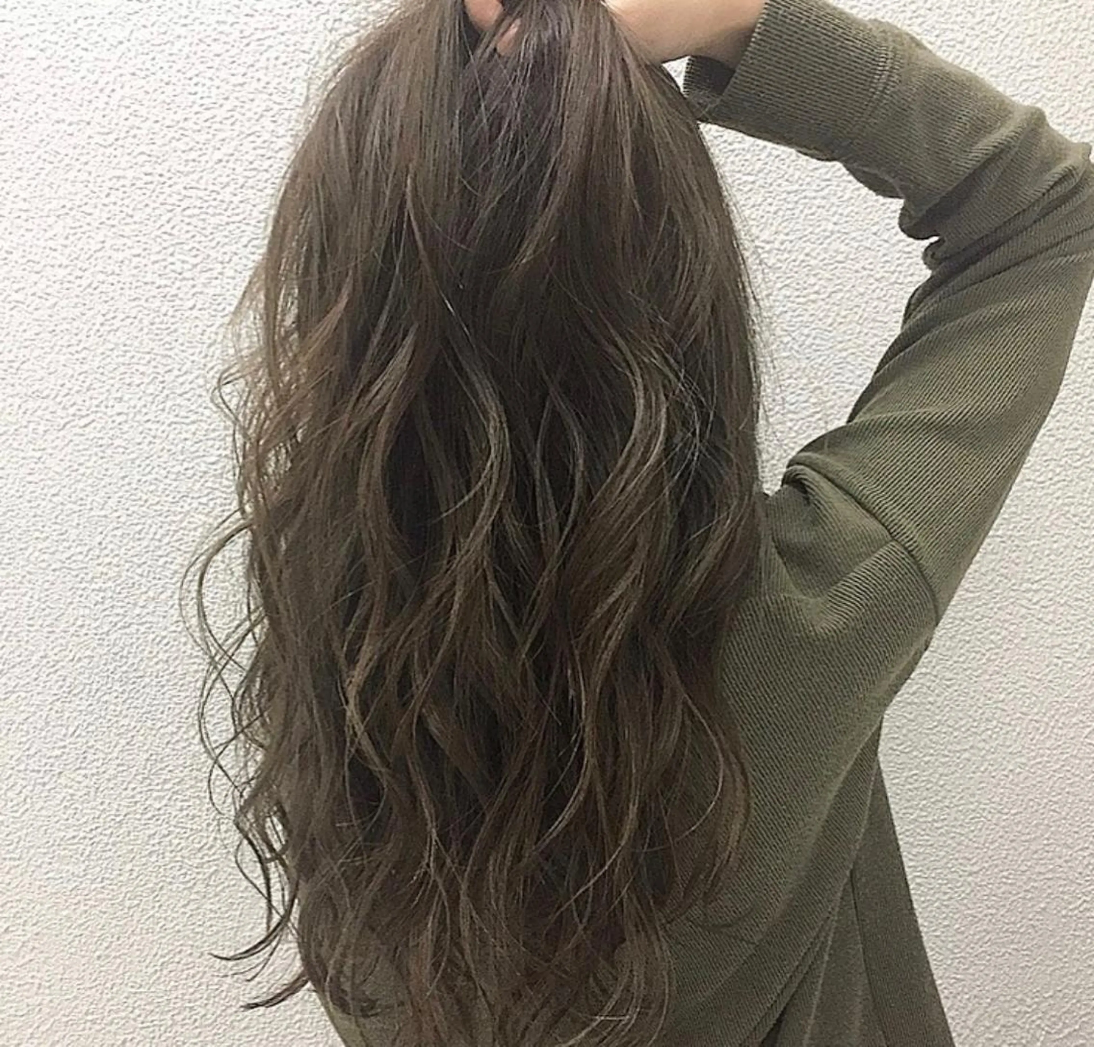 カラー 小泉 葵のヘアスタイル