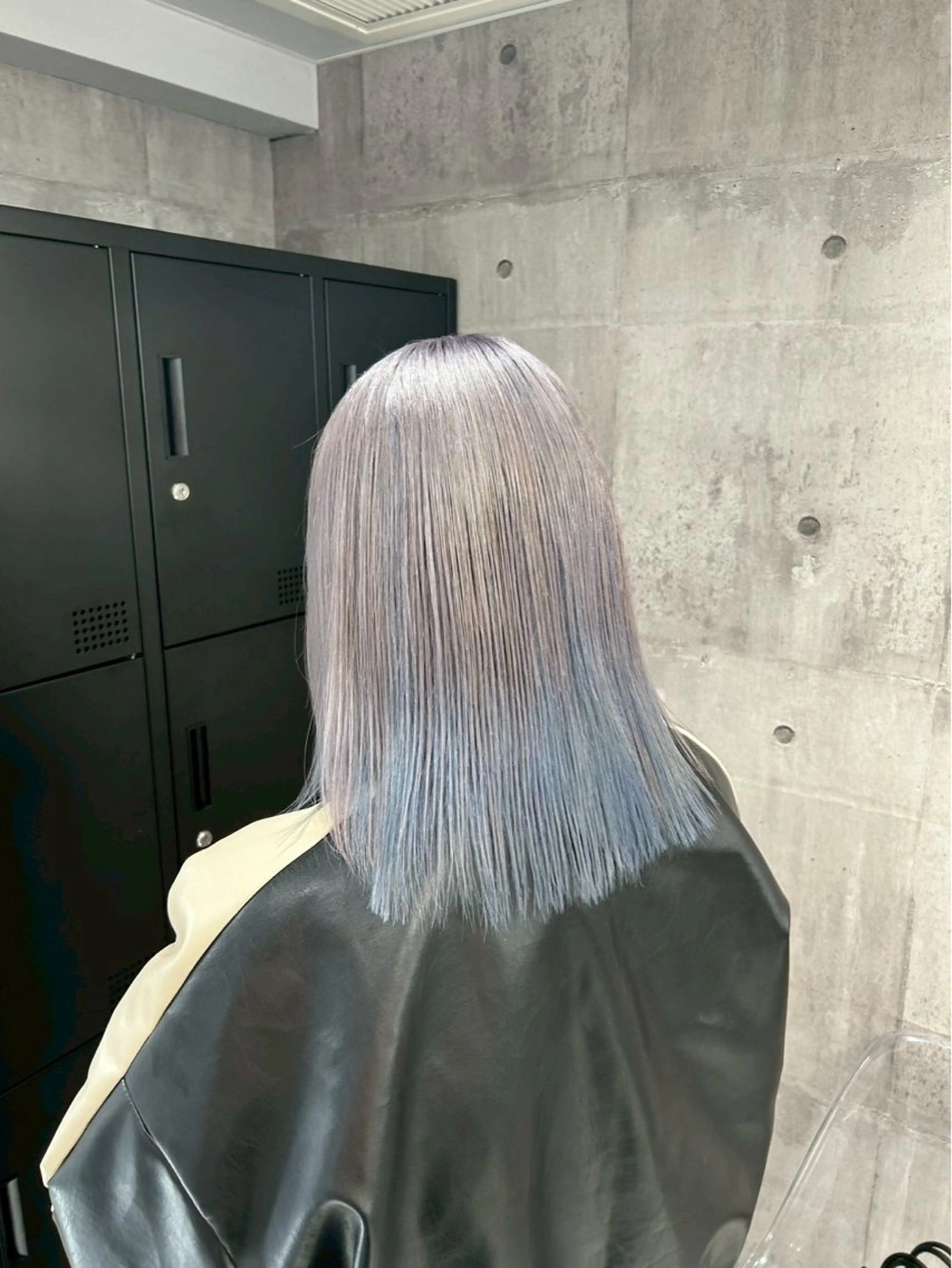 セミロング カラー アッシュ バレイヤージュ ミストバング ブリーチ ブロンド ヘアカラー hayato🌟/ ツヤサラハイトーンのヘアスタイル