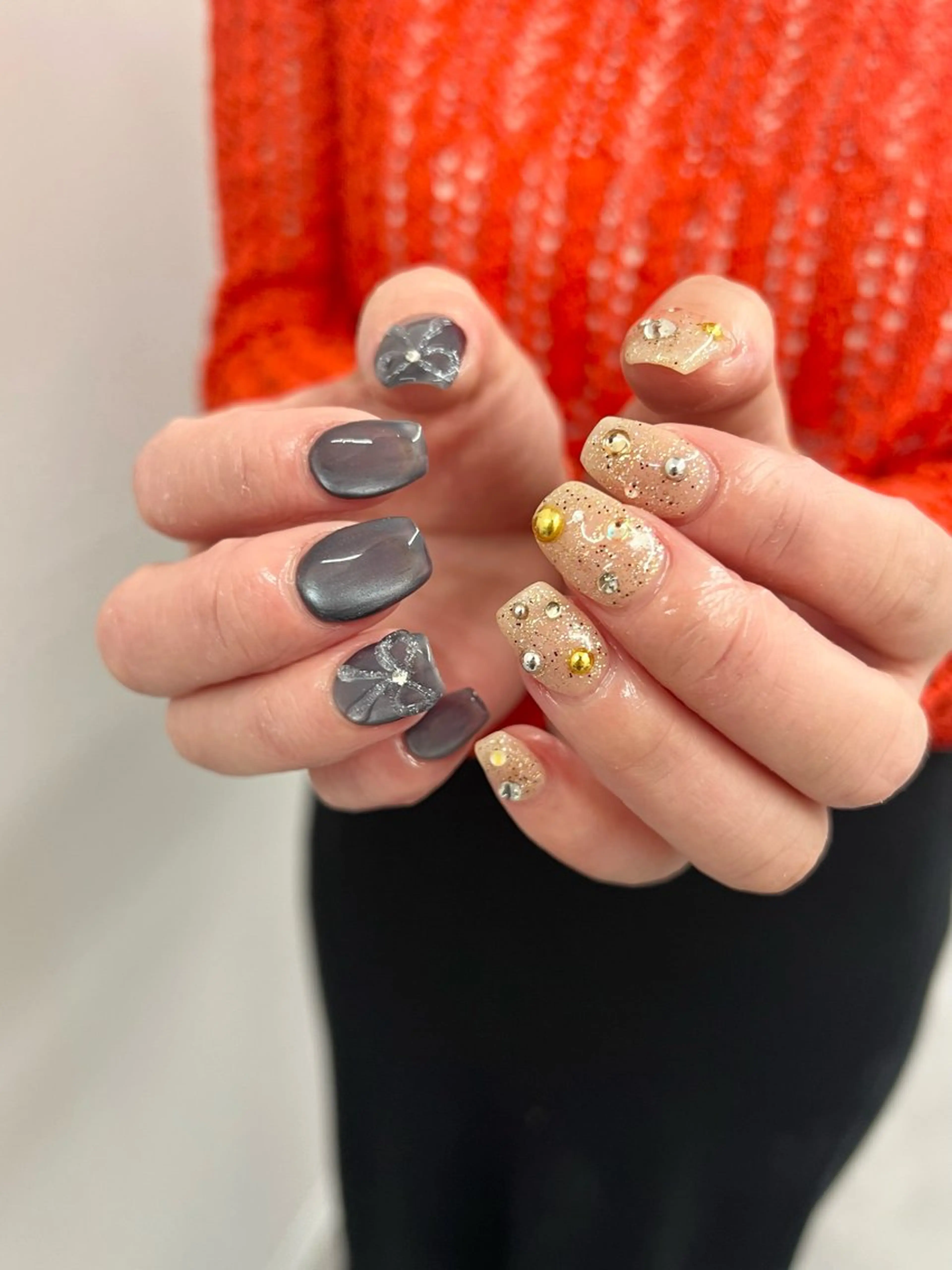 ネイル ジェルネイル ゴールド マグネットネイル ネイビー ニュアンスネイル ハンドネイル ハンドケア Bana_ Nailのネイルデザイン