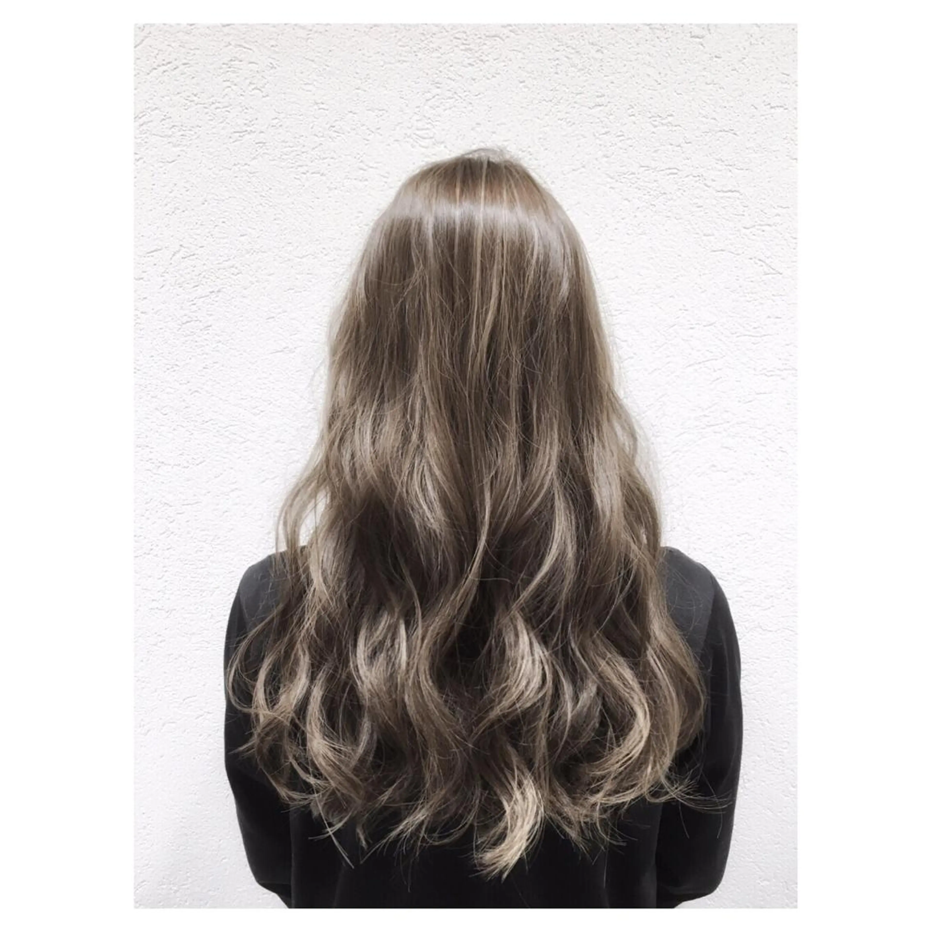 ロング カラー ハイライトカラー イルミナカラー ハイライト 髪にドラマを。biscohair所属・biscohair 髪にドラマを。のヘアスタイル