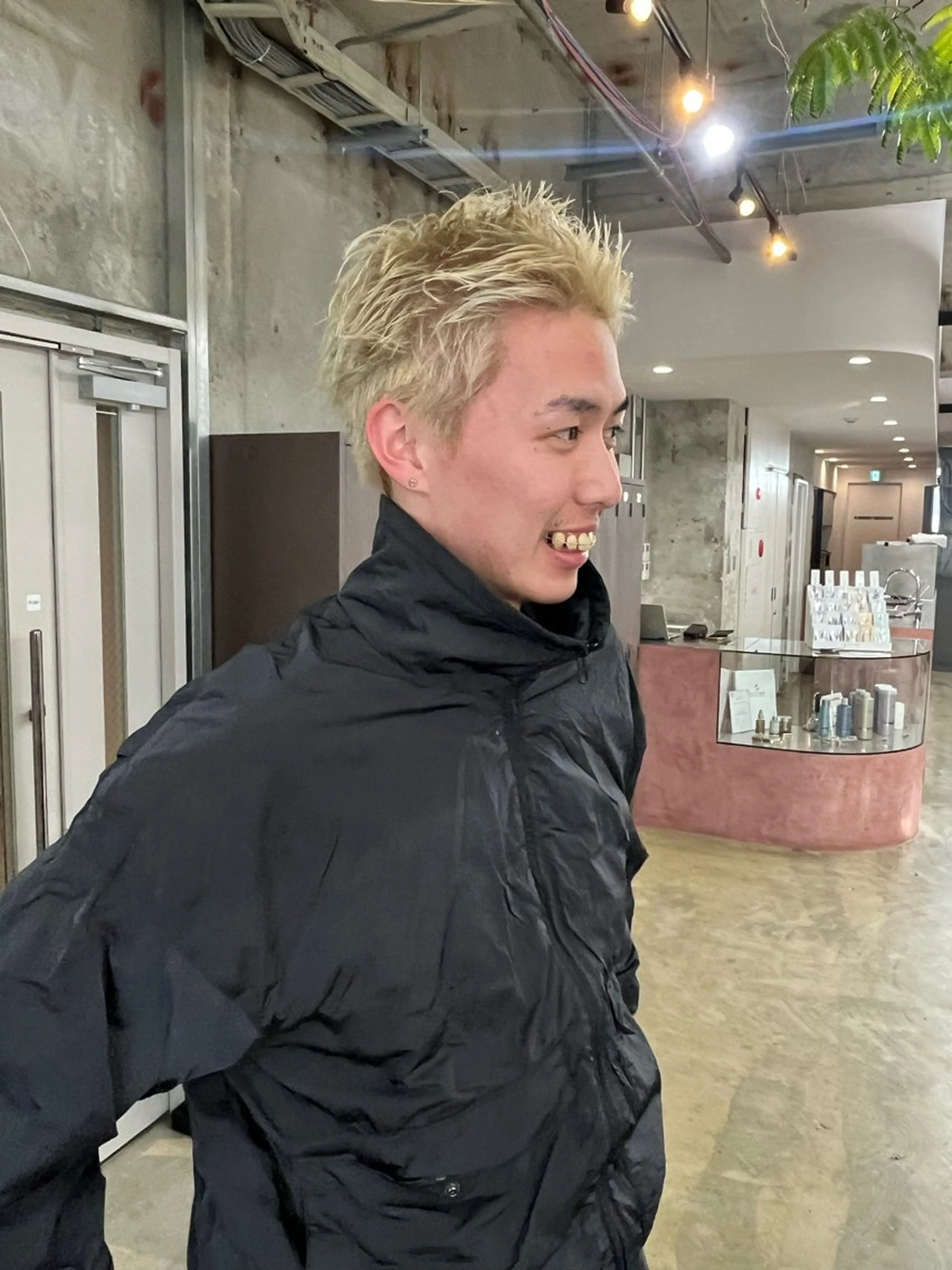 メンズ限定クーポン!✨ケアブリーチ使用✨〈メンズカット+ブリーチ+カラー〉の写真