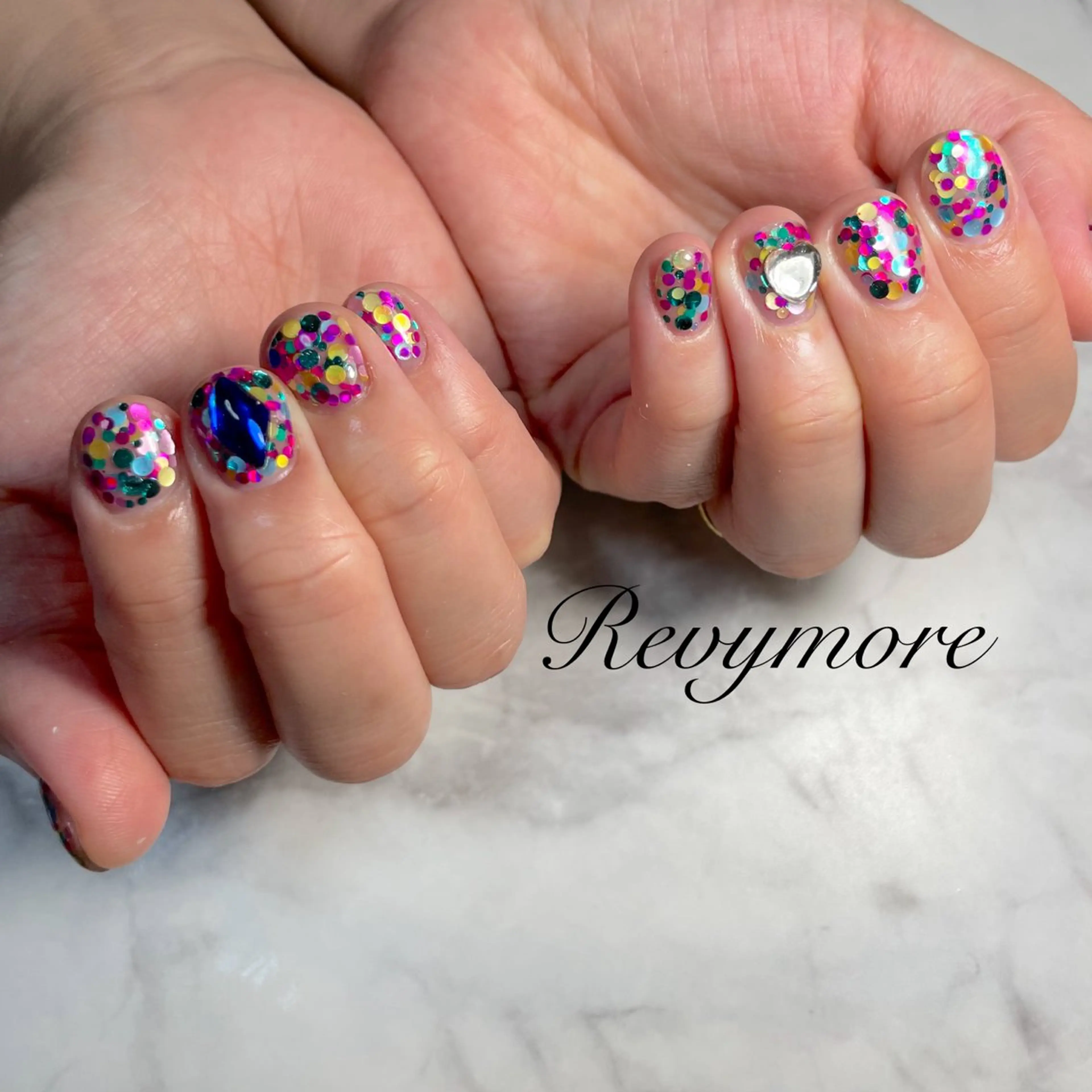 ネイル ジェルネイル ホログラムネイル ニュアンスネイル オフィスネイル シンプルネイル nail salon Revymore所属・nail salon Revymoreのネイルデザイン