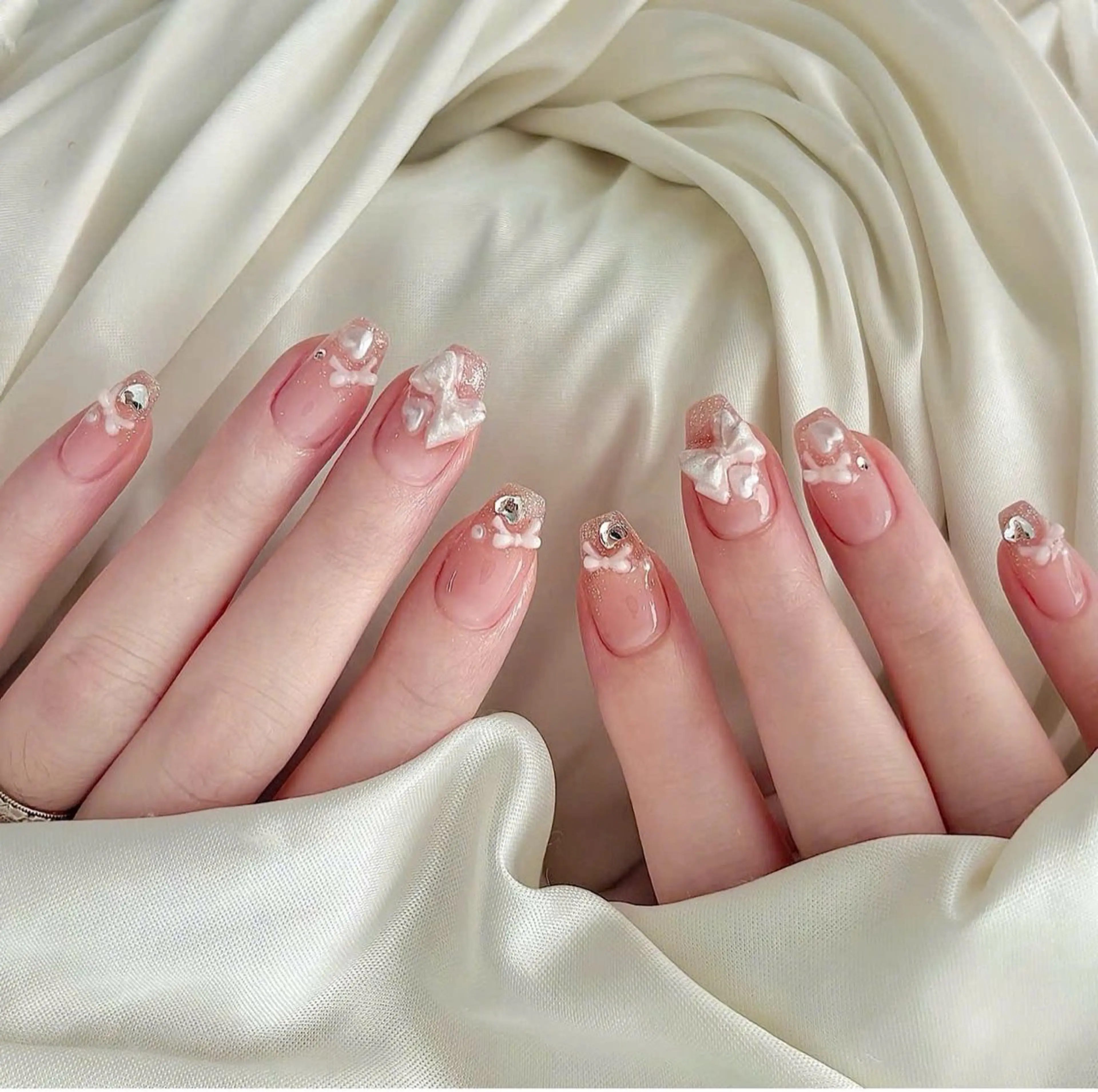 ネイル フレンチネイル キラキラネイル マグネットネイル ミラーネイル ニュアンスネイル ハンドネイル Lyn TA Nailのネイルデザイン