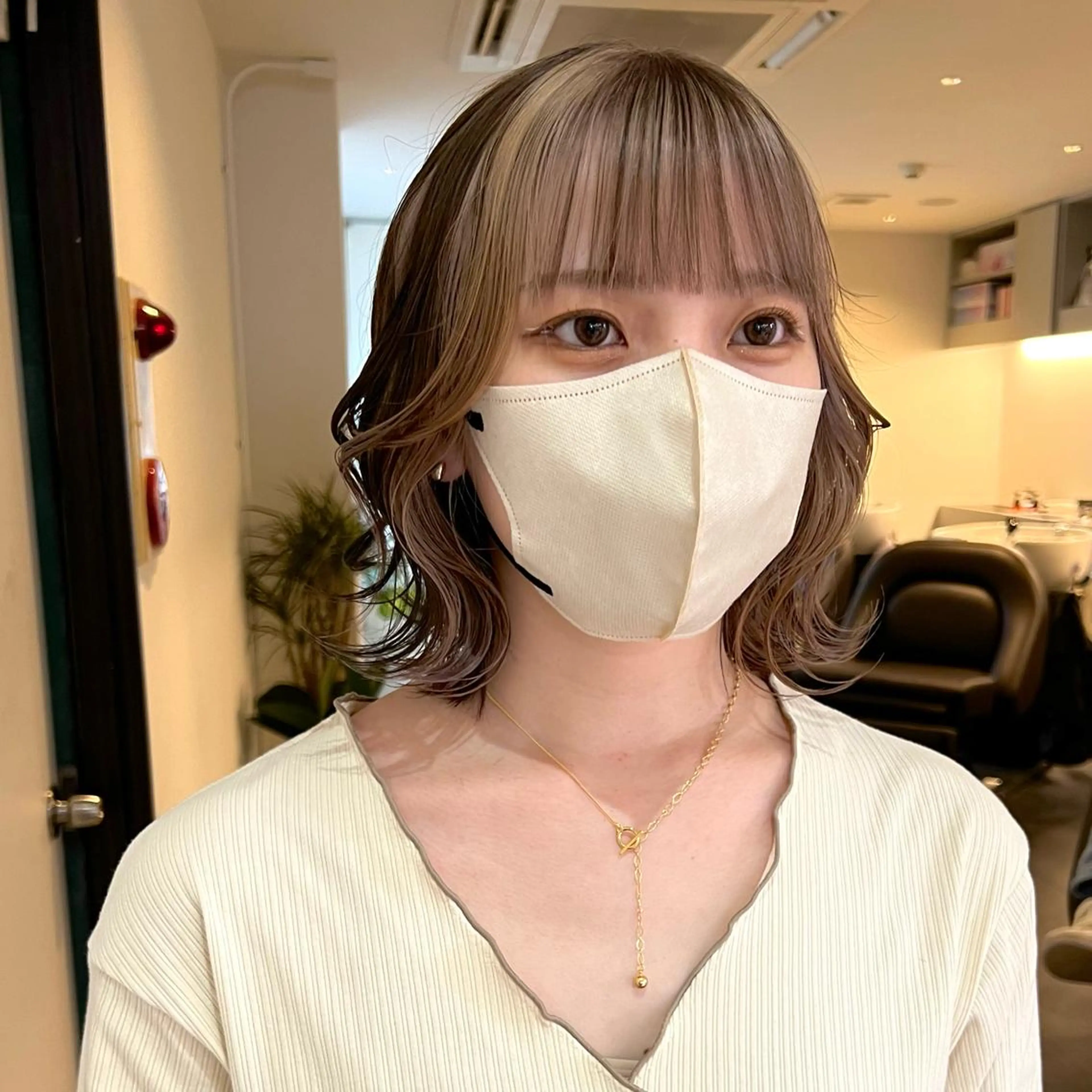 ショート カラー ベージュカラー インナーカラー ミルクティーベージュ ホワイトベージュ 韓国風ヘア RAIMA ハイトーン/ベージュのヘアスタイル