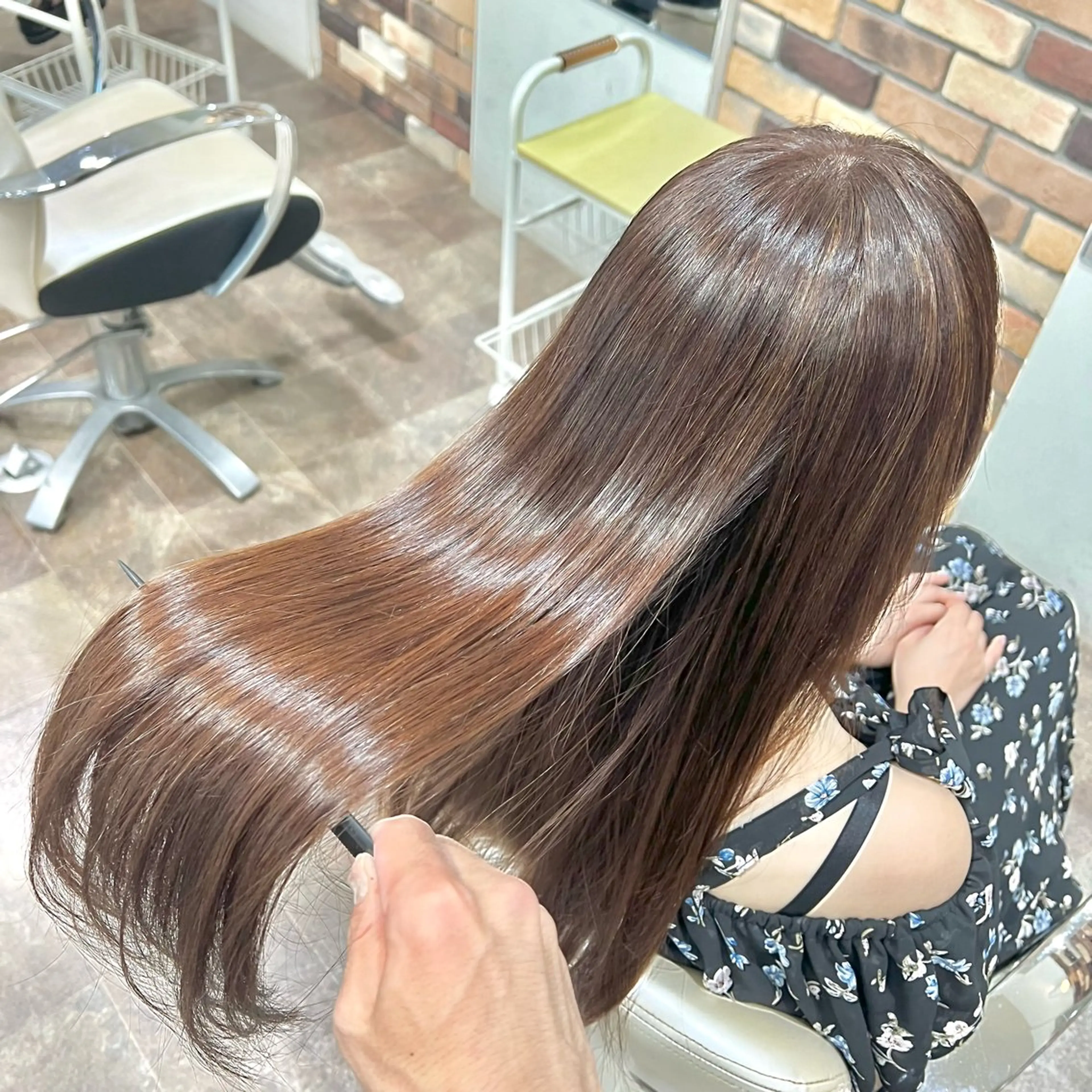 ロング カラー パーマ 髪質改善 縮毛矯正 カット ヘアカラー 縮毛矯正 トリートメント スパークヘア所属・大人女性の縮毛矯正/ お手入れ簡単/馬渕樹のヘアスタイル