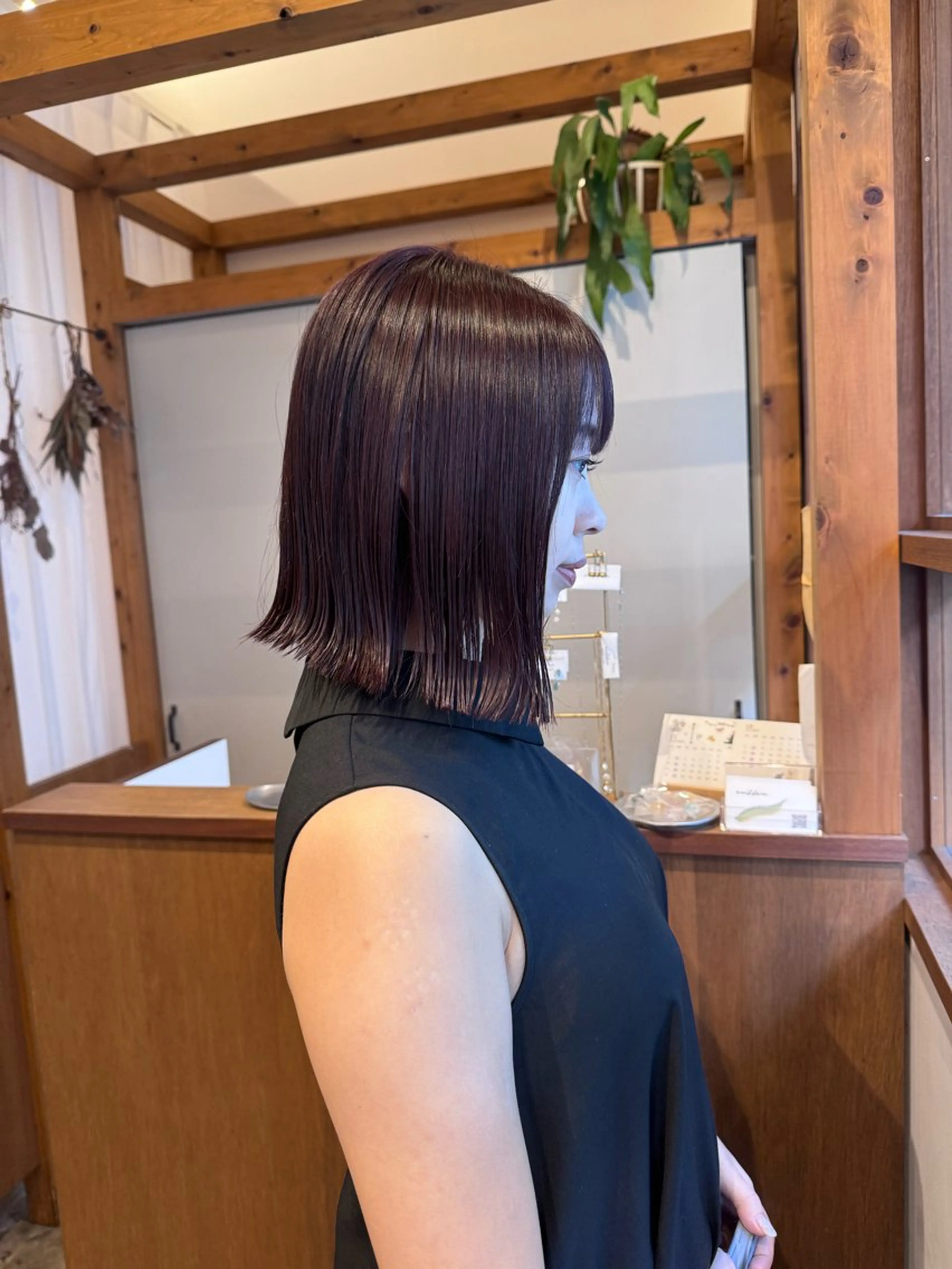 ミディアム カラー レッドカラー ENIF 大島 芽生のヘアスタイル