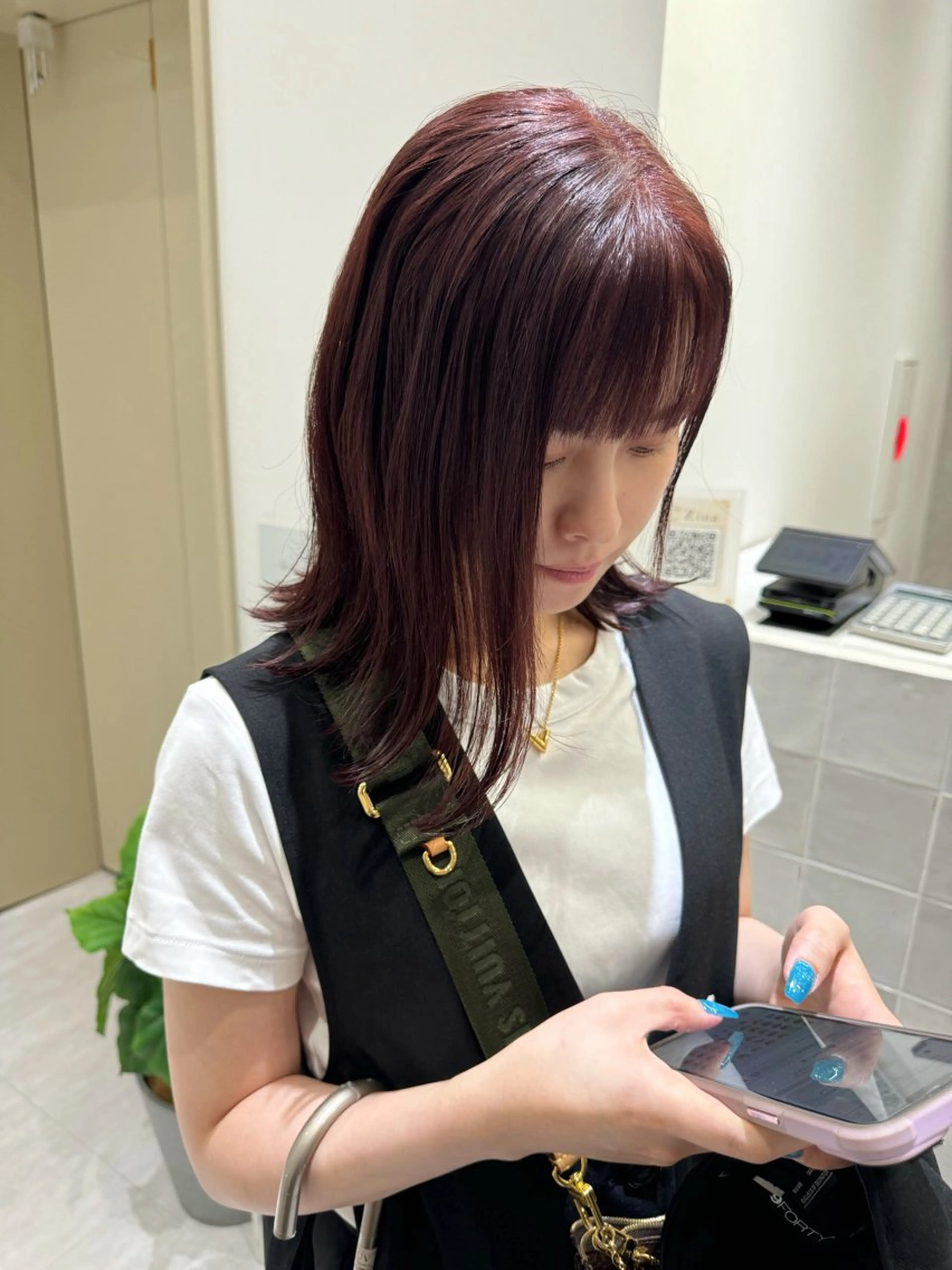 ミディアム カラー ピンクカラー レッドカラー カット ヘアカラー トリートメント 透け 艶感カラー 顔周り 齊木 勇人のヘアスタイル