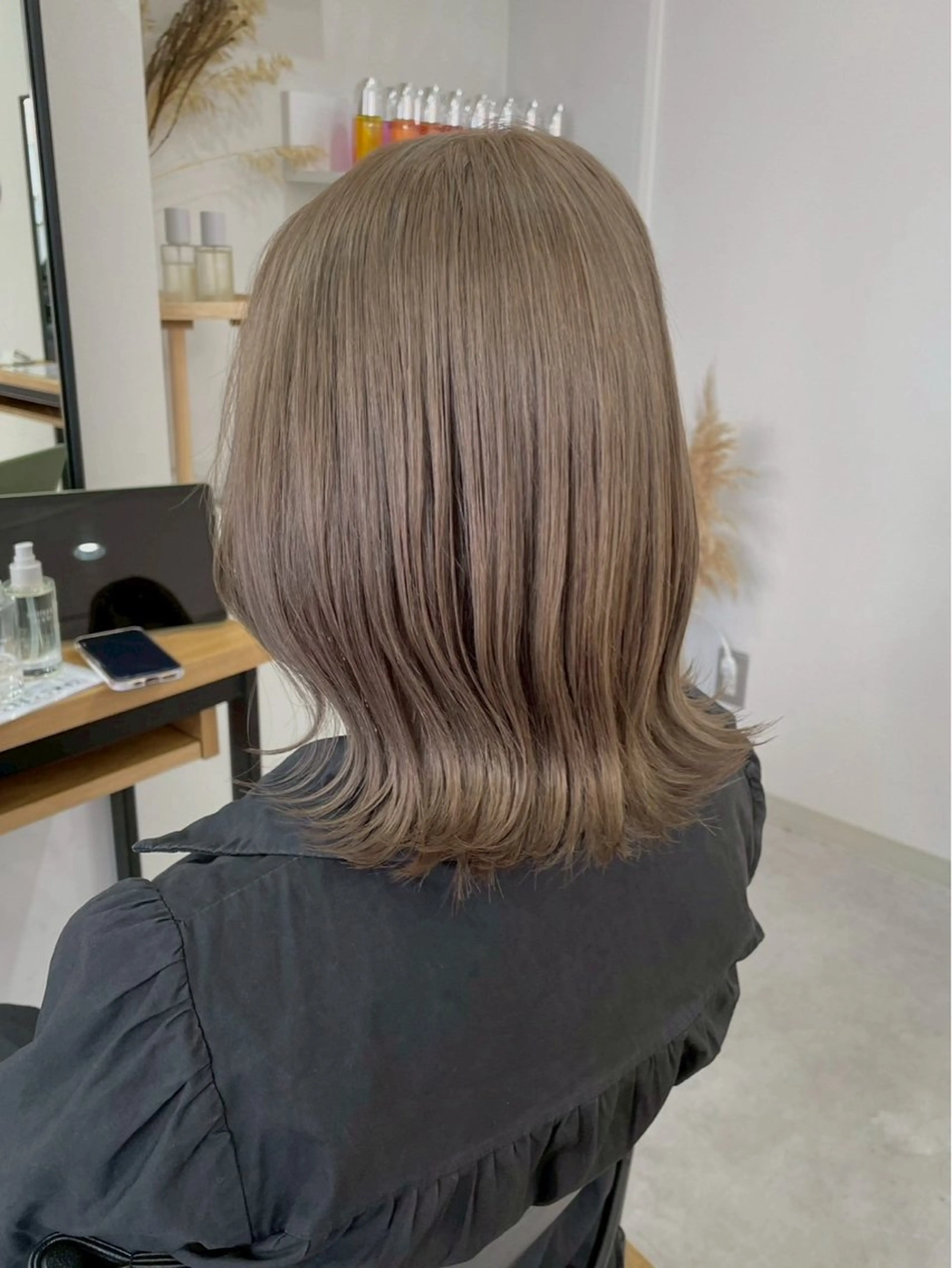 セミロング ショートボブ ボブ ハイライト レイヤーカット 縮毛矯正 ヘアカラー ULu. 岡山駅店 髪質改善トリートメント＆ハイトーンカラー所属・SUZU/岡山/矯正 ハイトーン/レイヤーのヘアスタイル