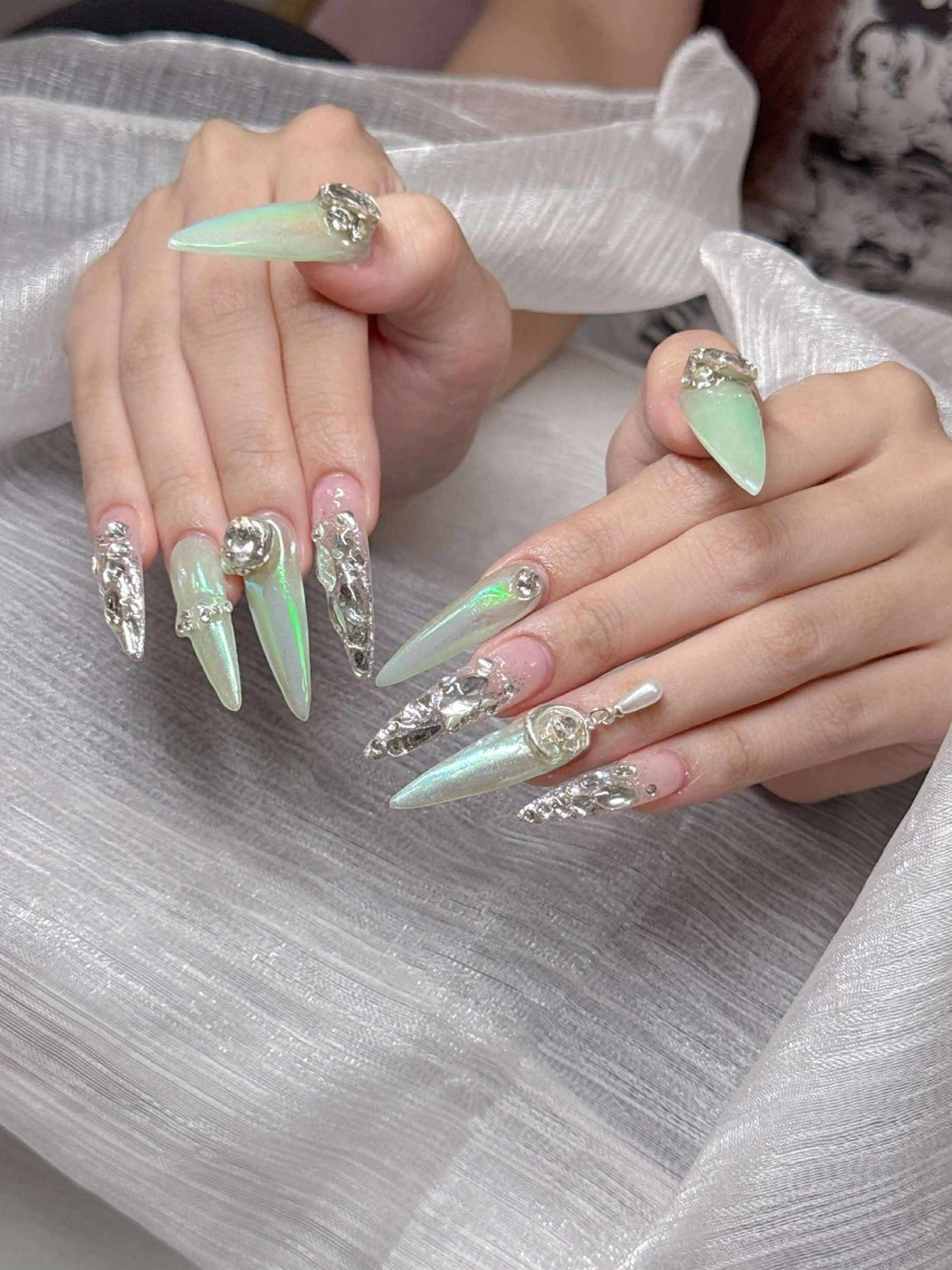 ネイル 長さ出し グラデーション 卒業式 キラキラネイル マグネットネイル ハンドネイル Lee Nailsのネイルデザイン