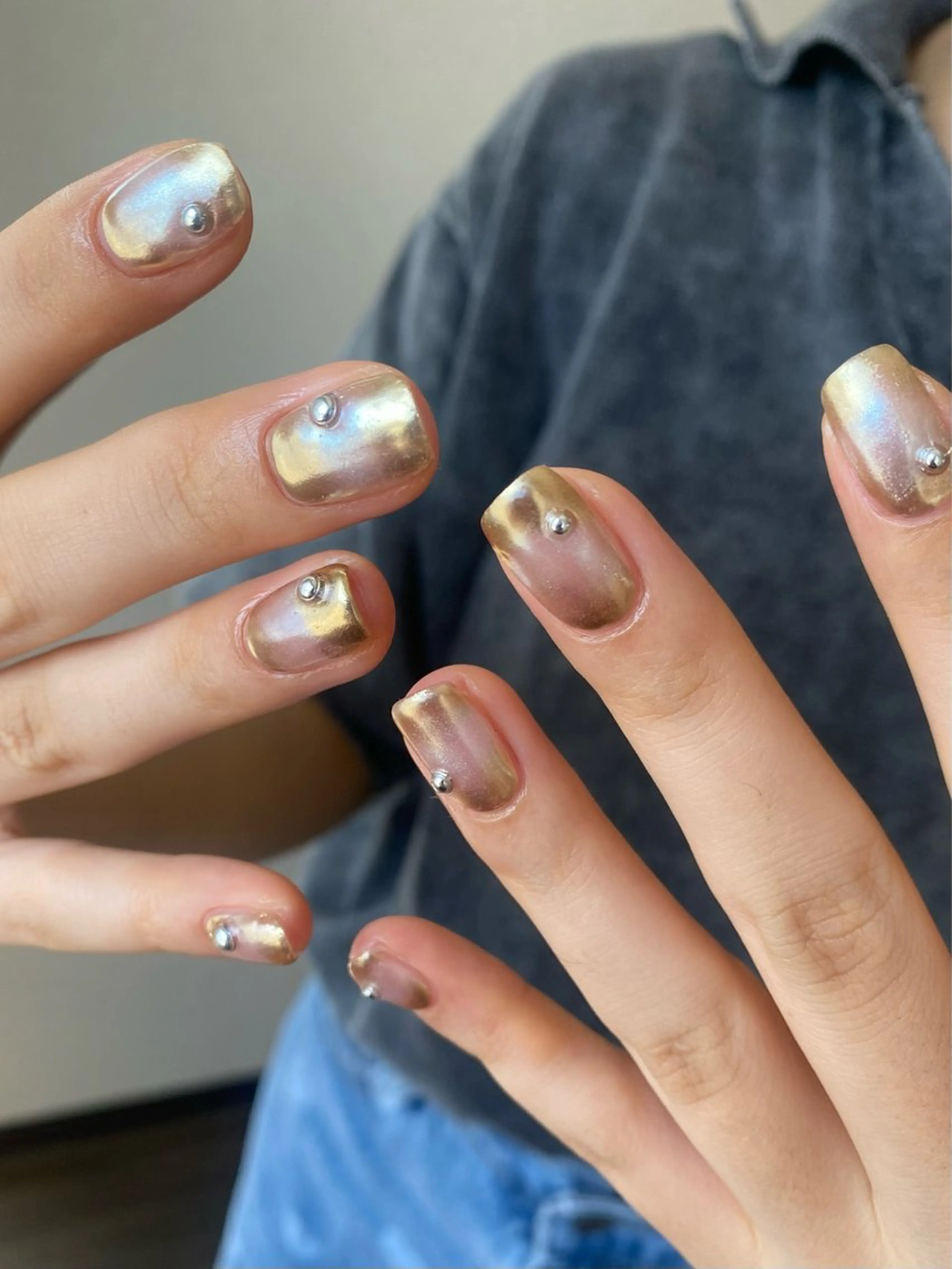 ネイル オーロラネイル 成人式 ミラーネイル 持ち込み ニュアンスネイル ハンドネイル to.所属・to nailのネイルデザイン