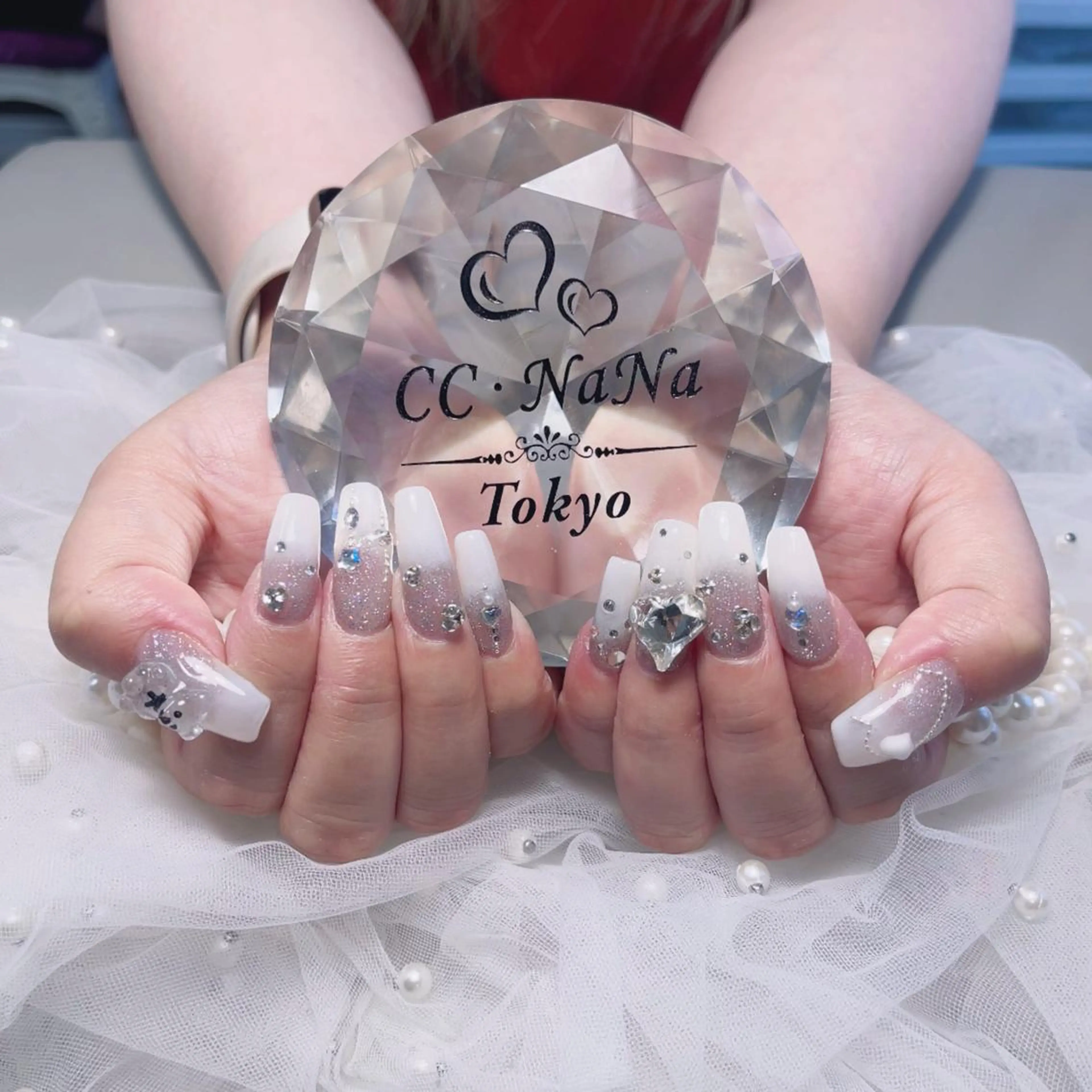 ネイル アートネイル 持ち込み ブライダルネイル ホワイト ハンドネイル 💎CC・NaNa 韓国風ネイル🌙のネイルデザイン