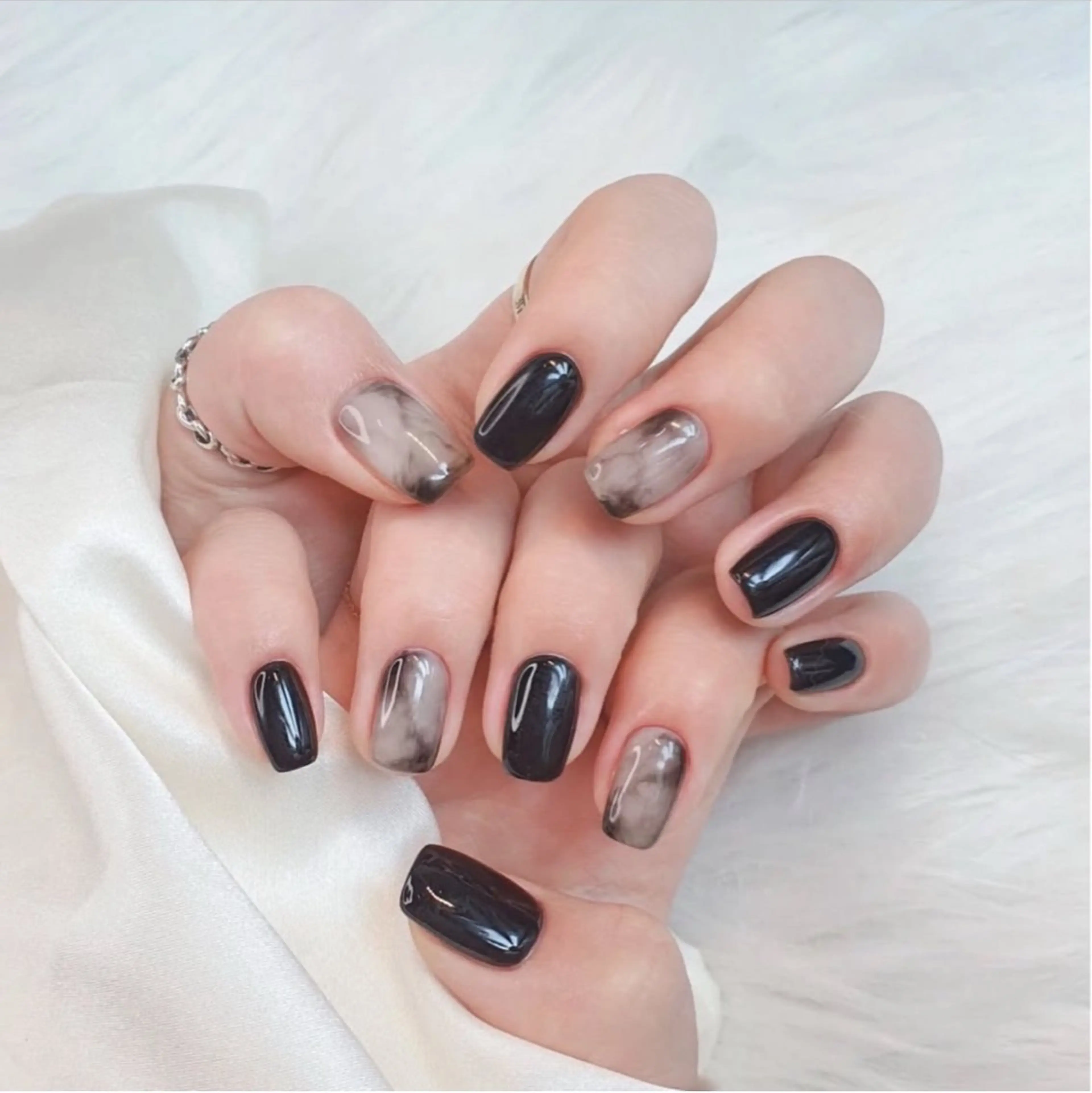 ネイル アニマル柄 オーロラネイル チークネイル フラッシュネイル ジェルネイル ハンドネイル Lyna Nail のネイルデザイン