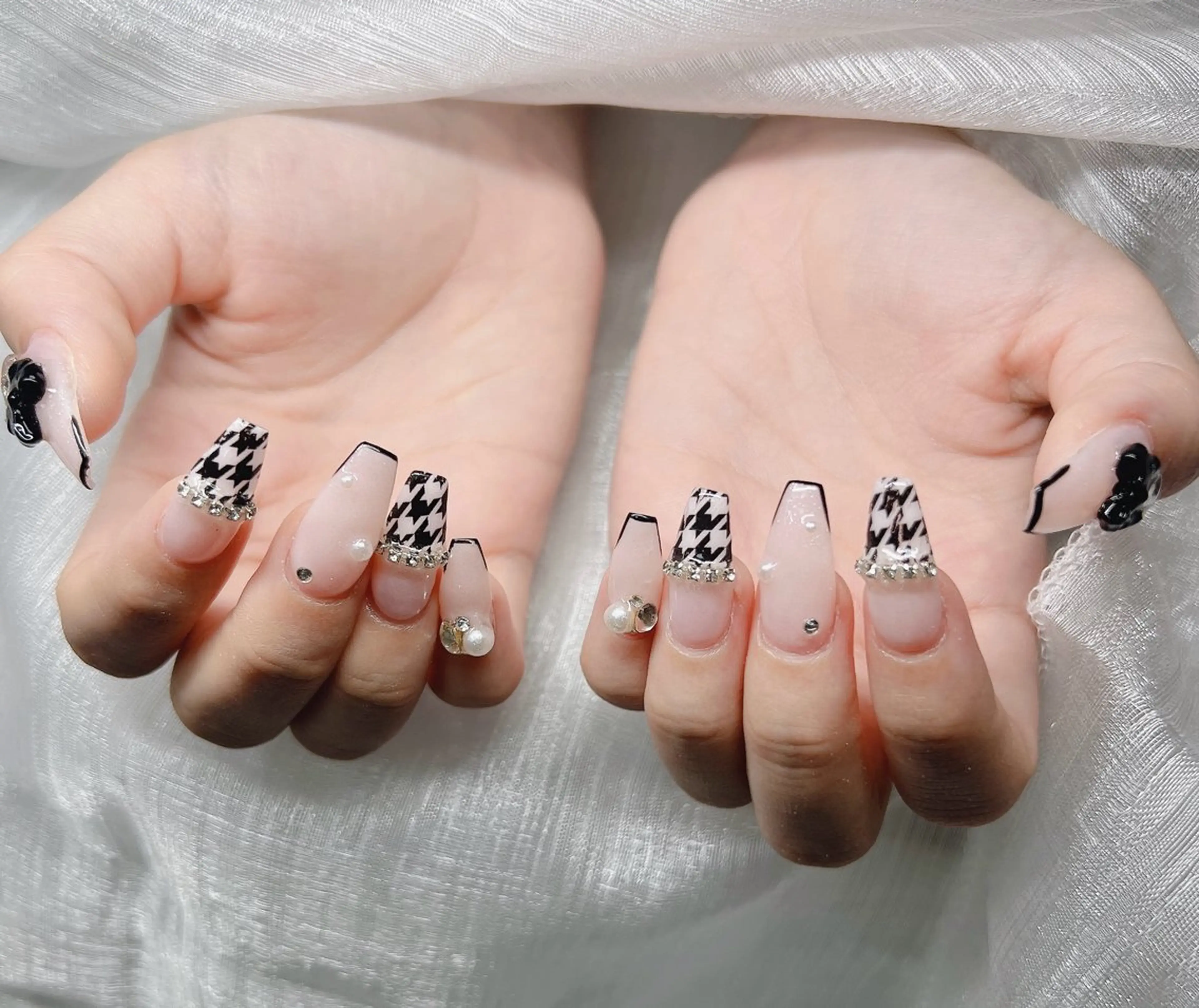 ネイル 長さ出し グラデーション 卒業式 キラキラネイル マグネットネイル ハンドネイル Lee Nailsのネイルデザイン