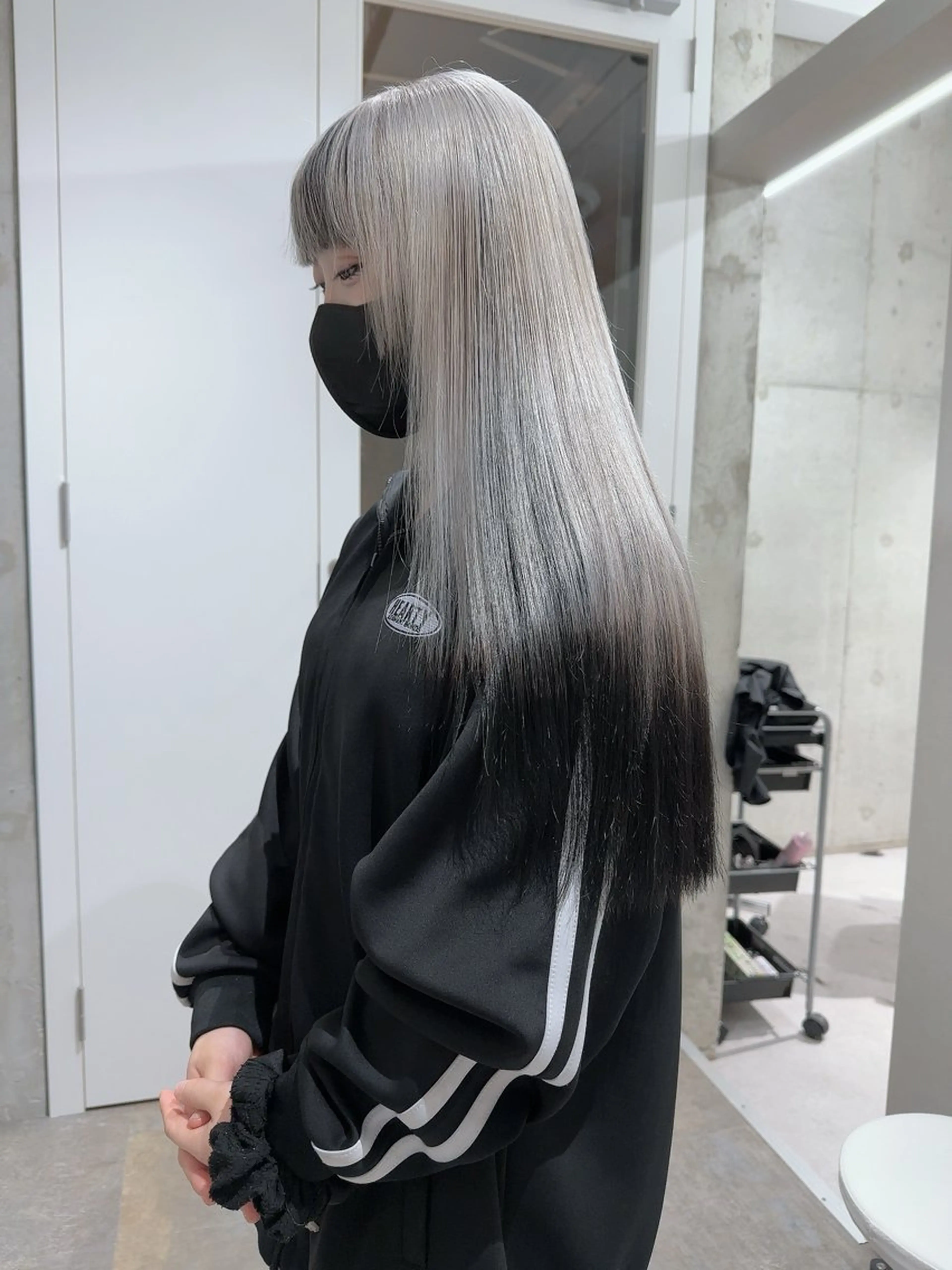 カラー ViVIE所属・VIVIE天神 ブリーチのヘアスタイル