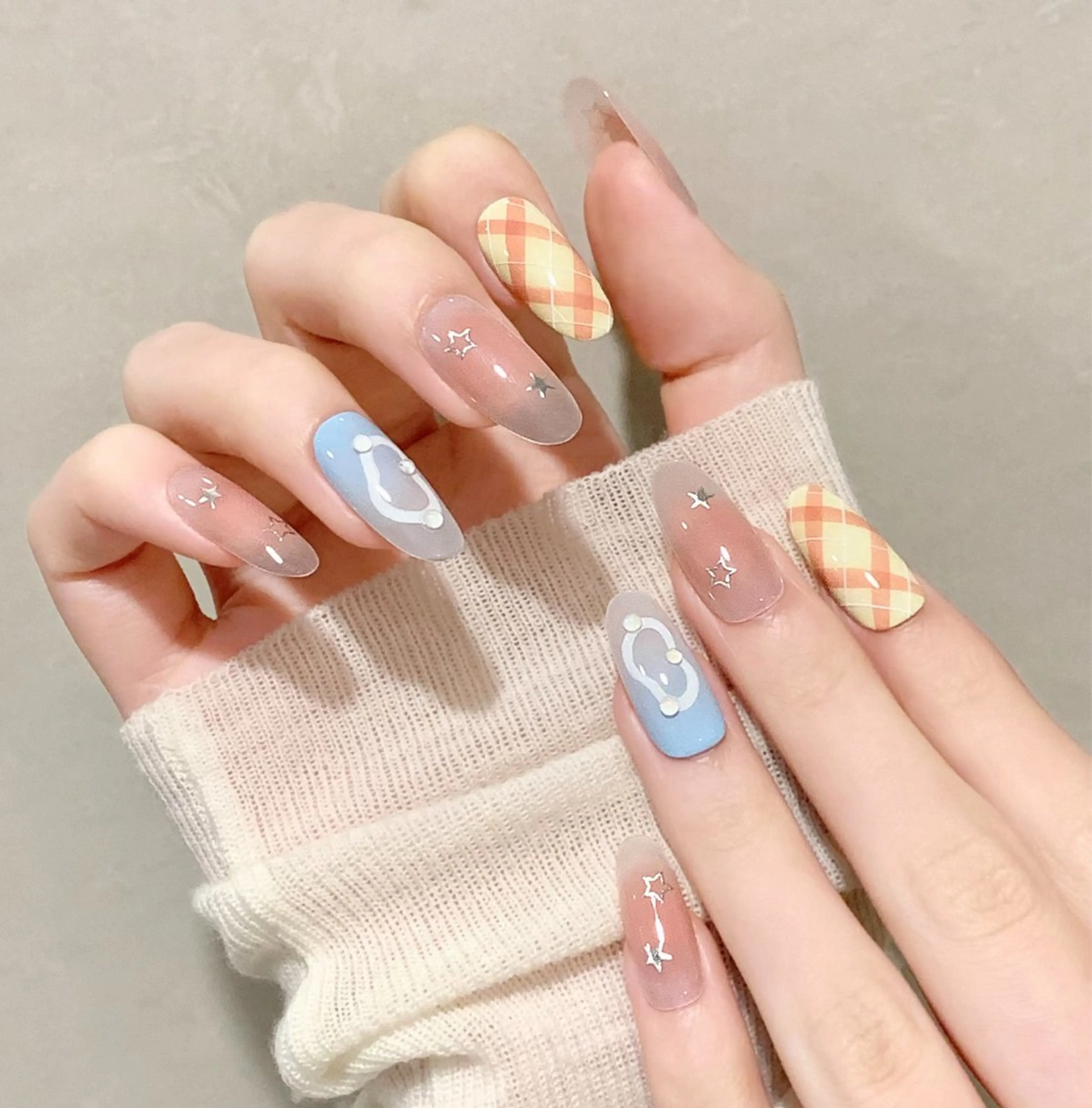 ネイル アートネイル ジェルネイル 韓国ネイル オフィスネイル シンプルネイル ハンドネイル iNEKO所属・Lee Leeのネイルデザイン