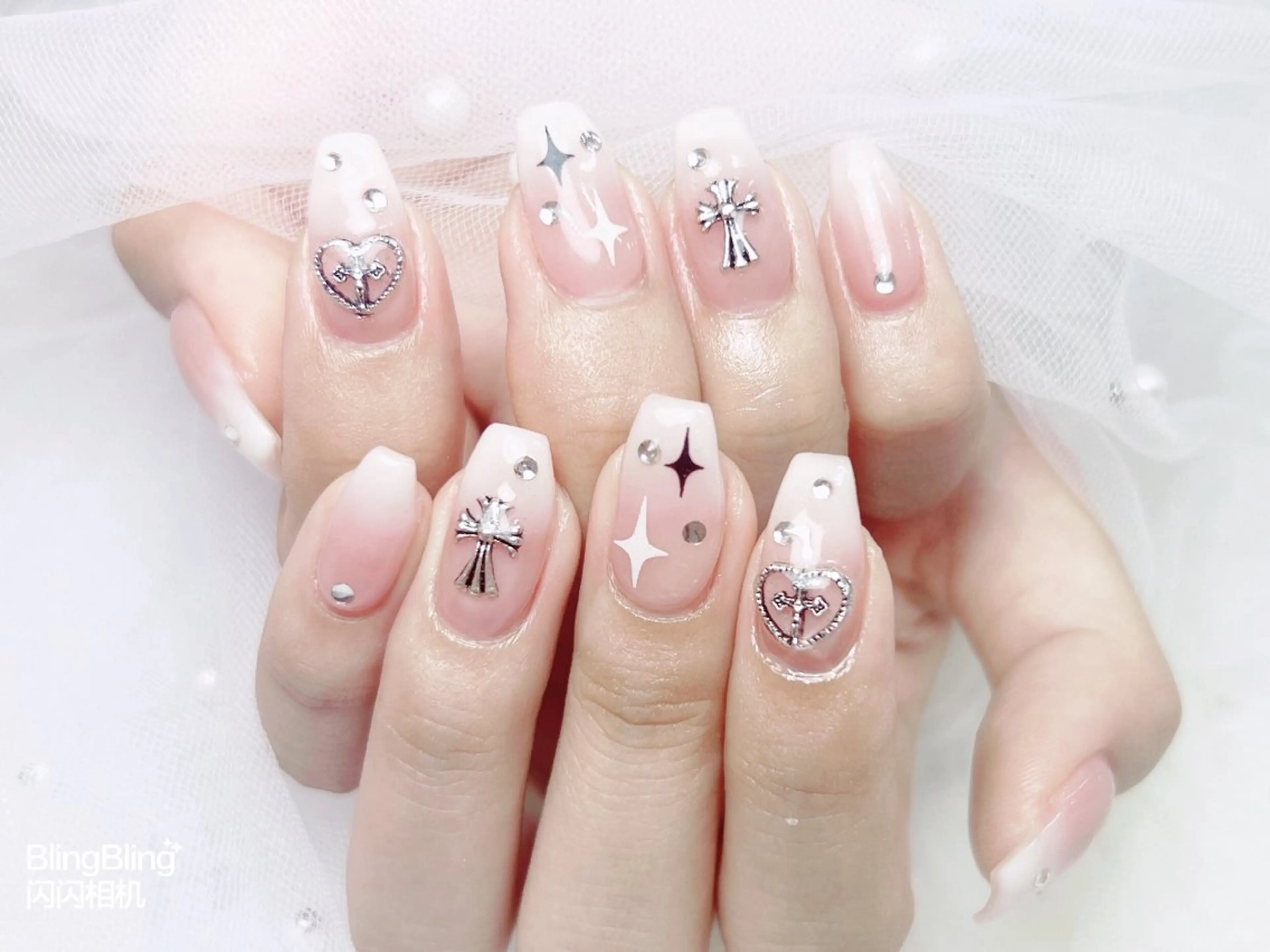 ネイル オーロラネイル チークネイル 長さ出し フットネイル フレンチネイル ハンドネイル ハンドケア lily nailのネイルデザイン