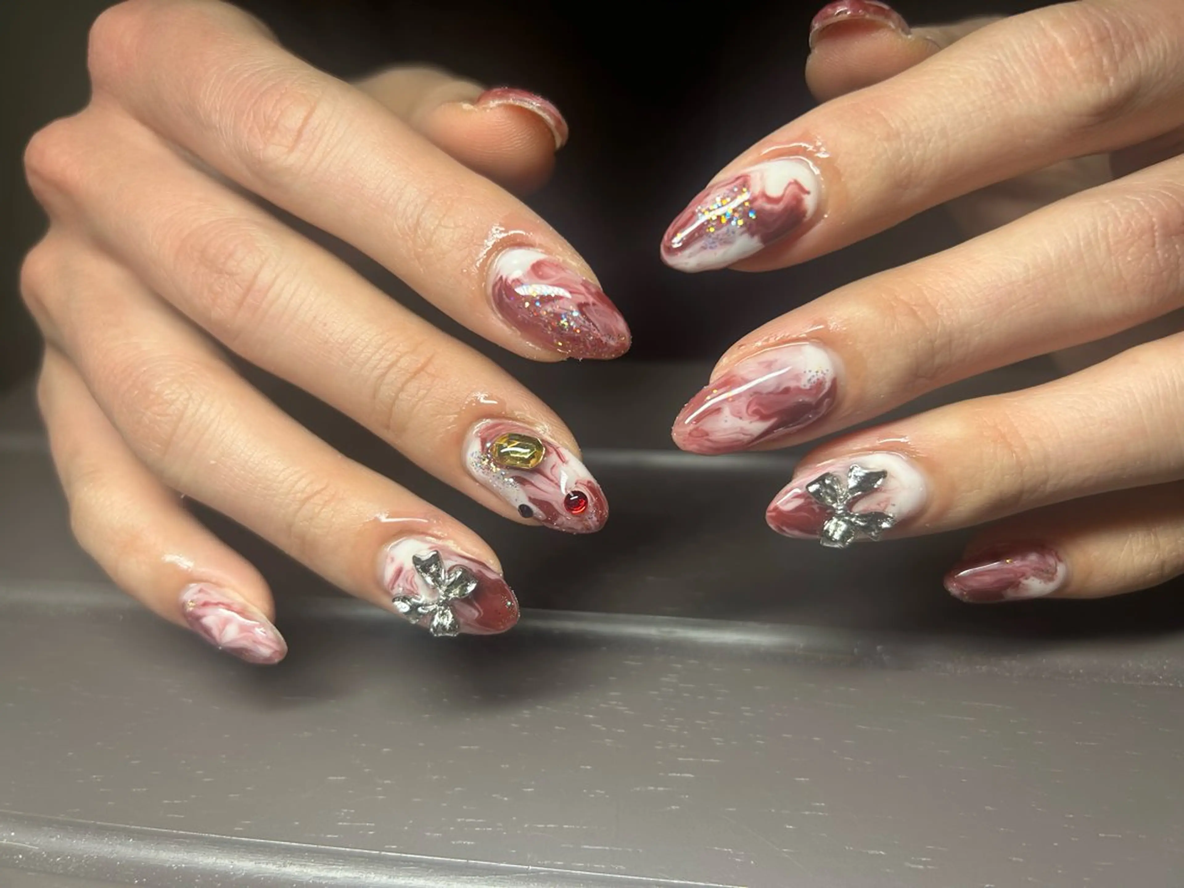 ネイル 大理石ネイル(マーブル) 赤色 じょん。 ネイルのネイルデザイン