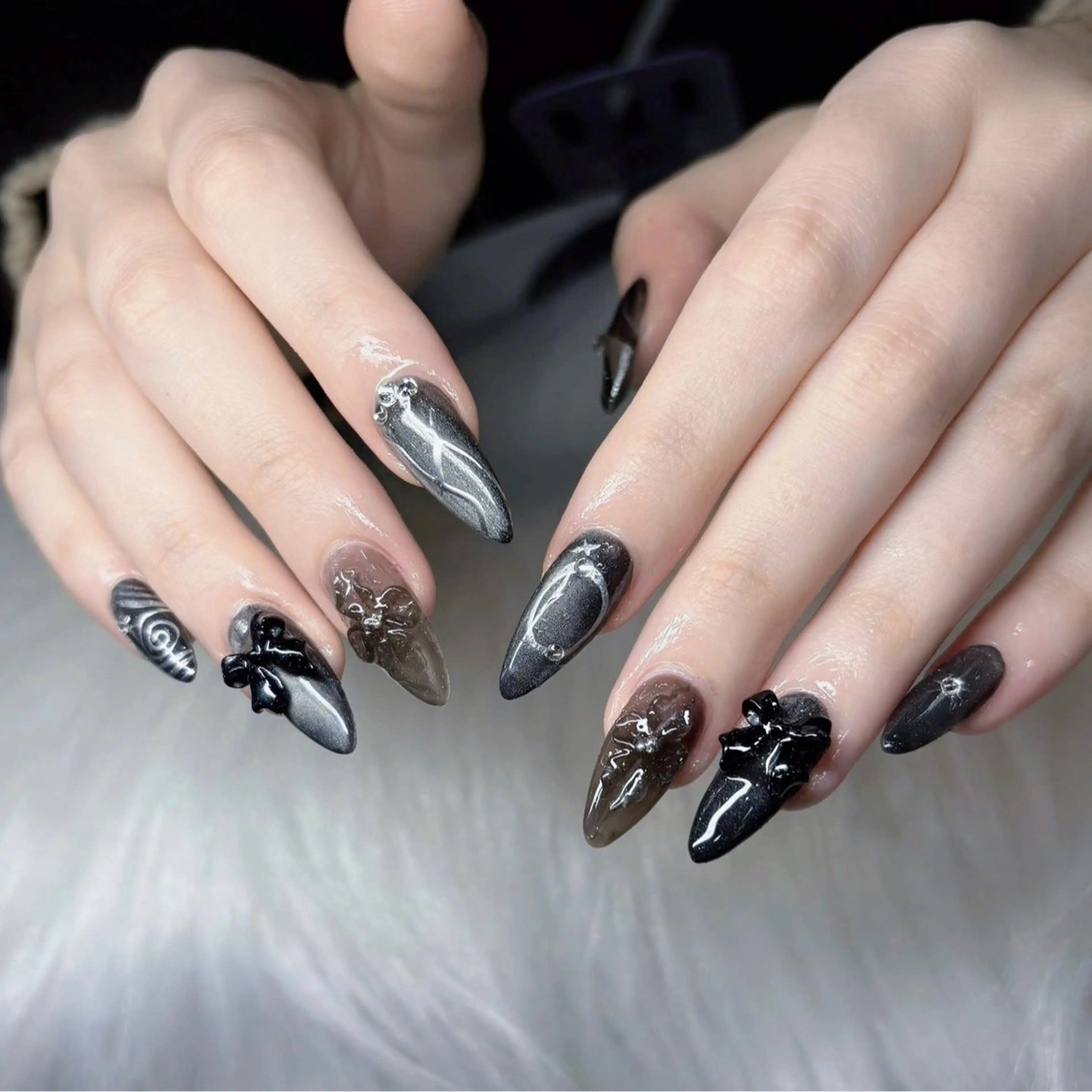 ネイル チークネイル フレンチネイル ラメ(グリッター) マグネットネイル ニュアンスネイル な なのネイルデザイン