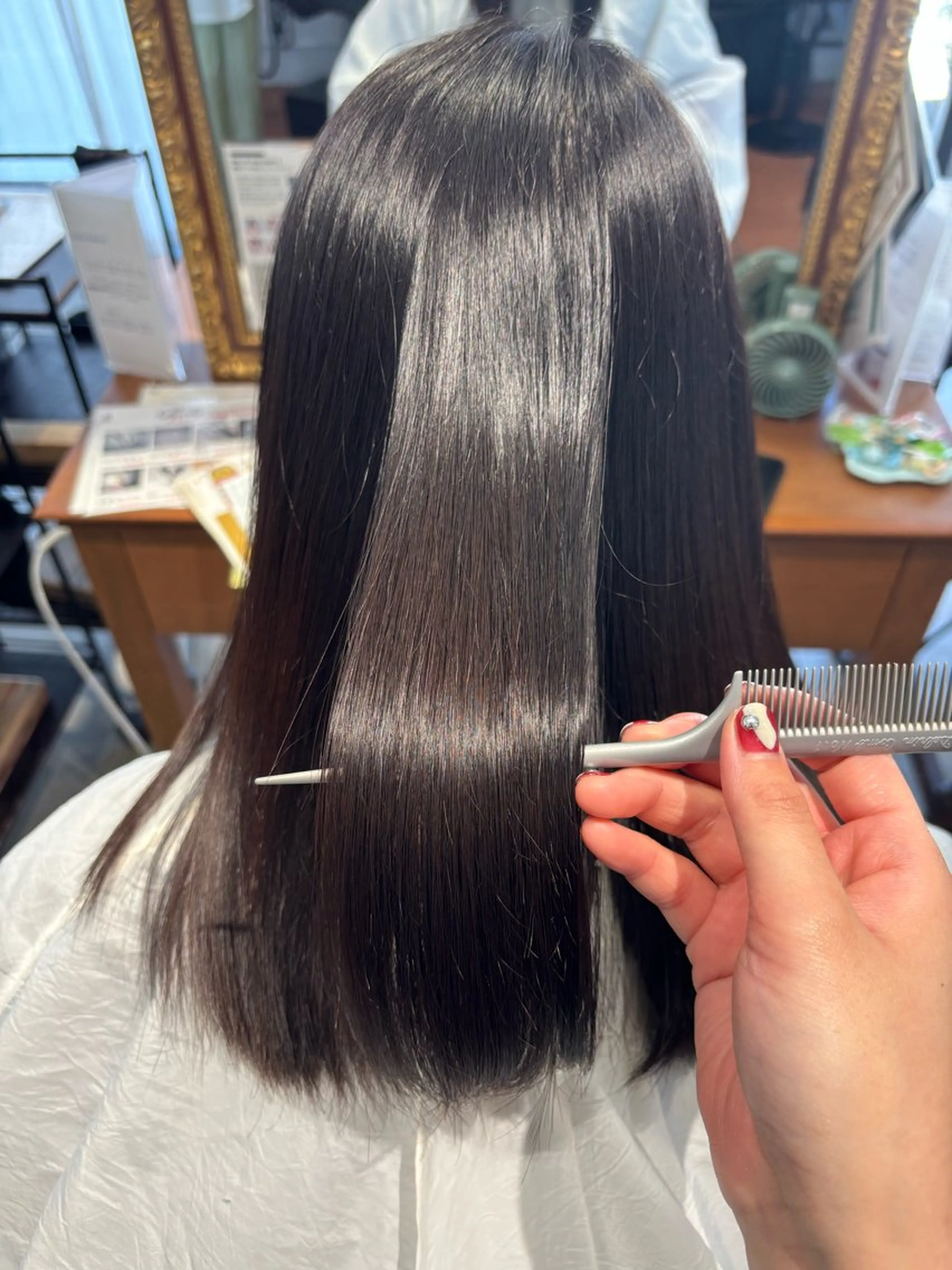 ミディアム カット ヘアカラー トリコヘアサロン 新井千智のヘアスタイル