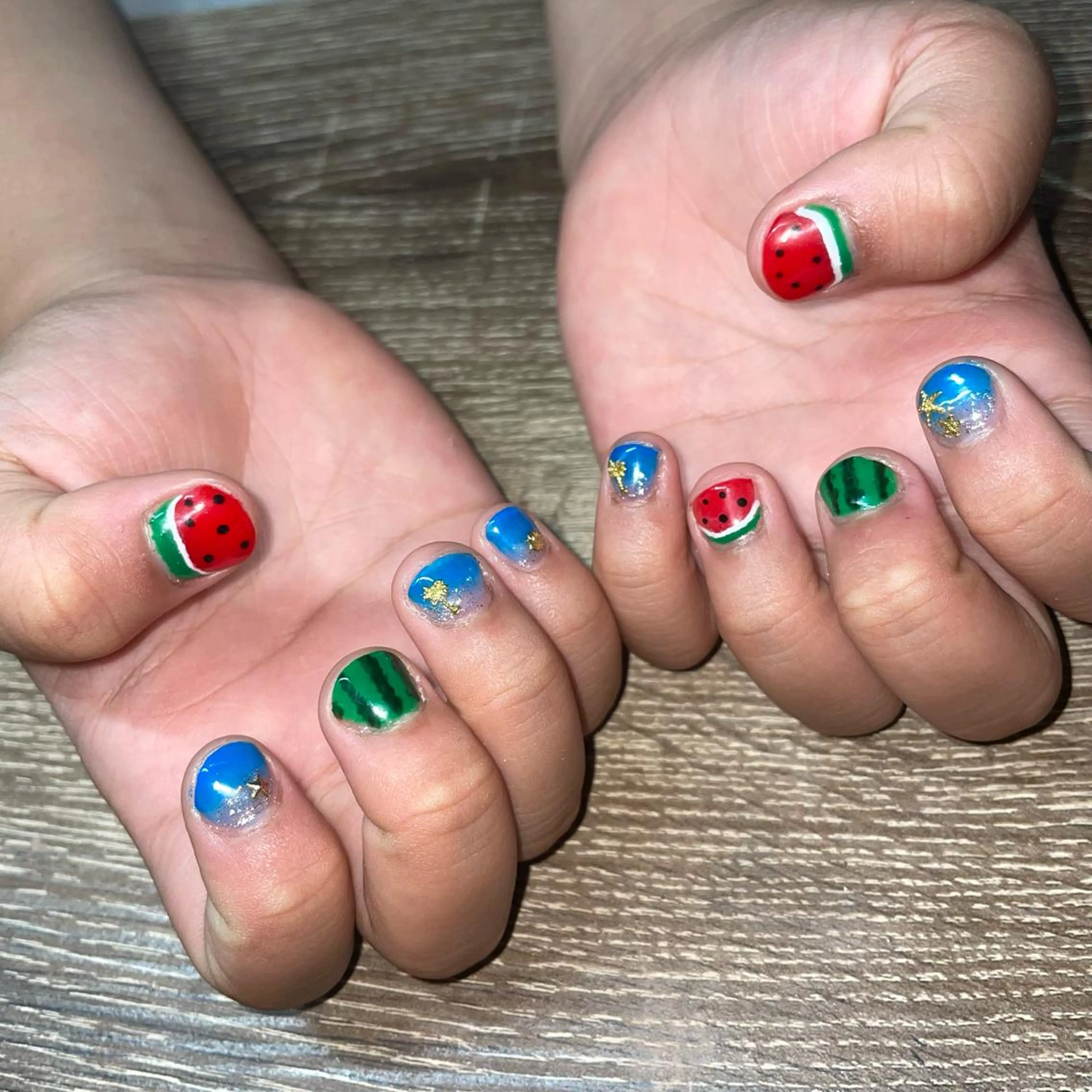 ショート see love gritterのネイルデザイン