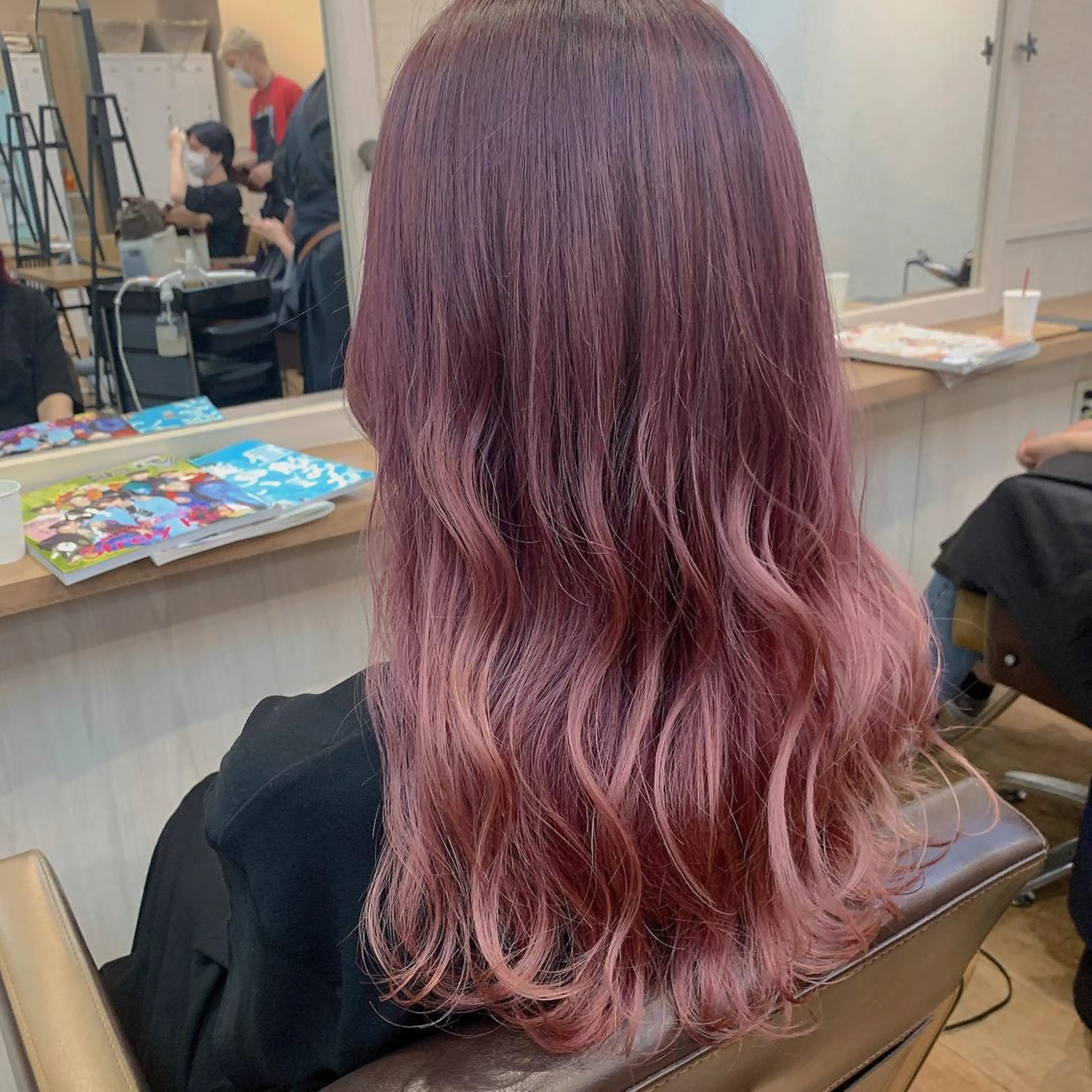 ロング カラー グラデーションカラー ピンクカラー NUMBER_ ユイナのヘアスタイル
