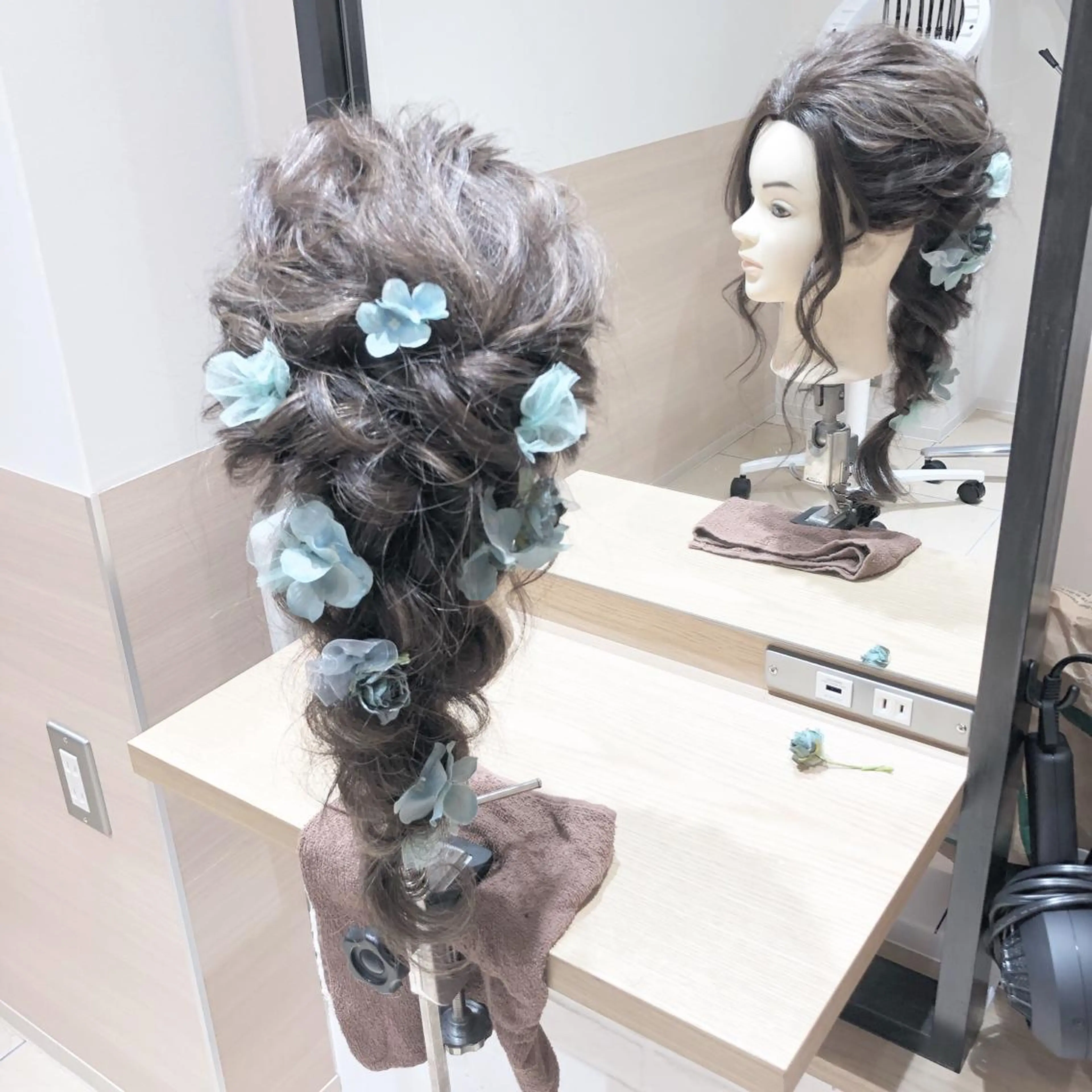 セミロング ヘアアレンジ 【GO TODAY SHAiRE SALON 心斎橋Edel店】所属・高橋 香澄のヘアスタイル