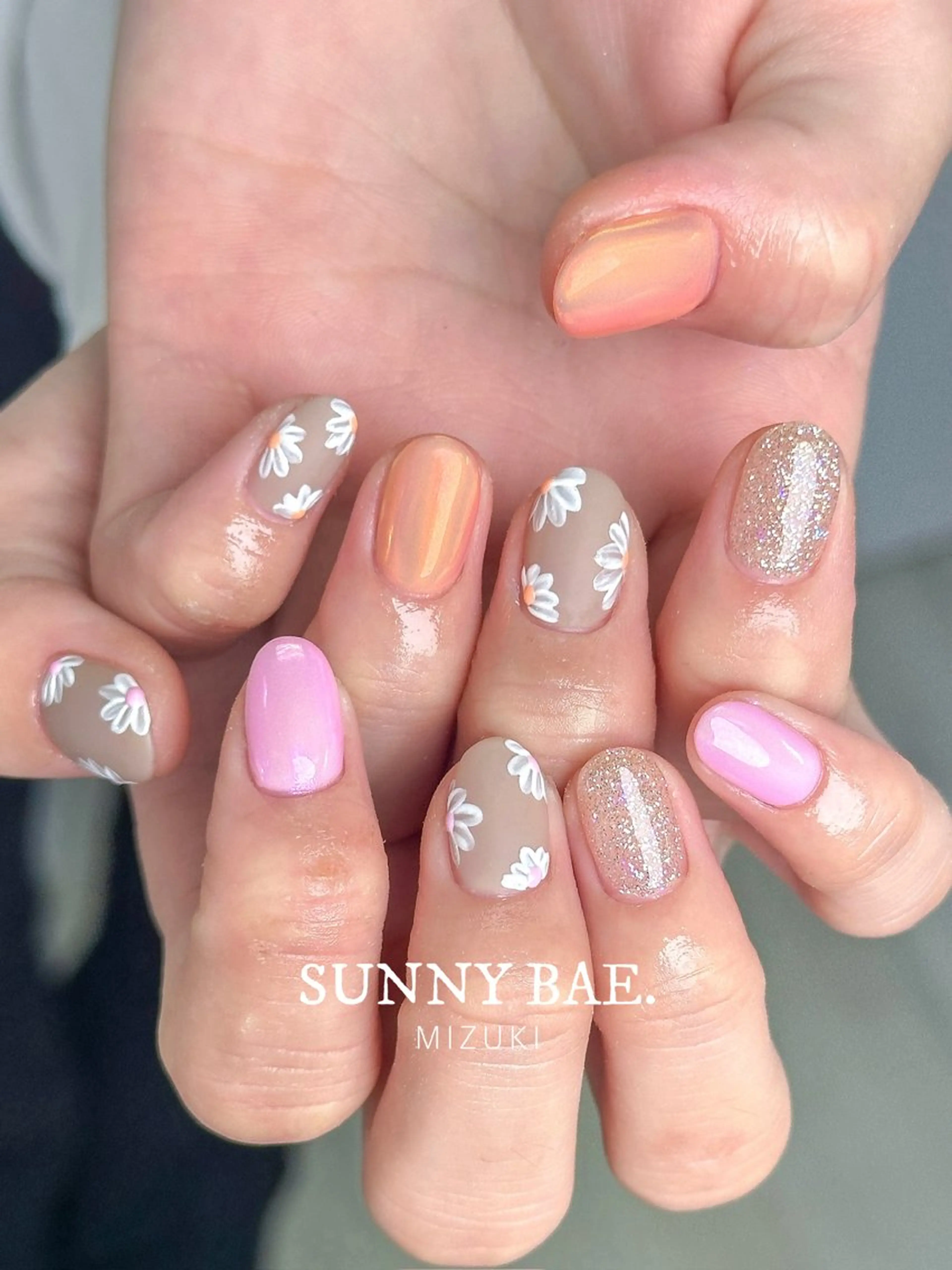 ネイル フラワーネイル オレンジ ピンク ハンドネイル SUNNY BAE. 🌼MIZUKIのネイルデザイン