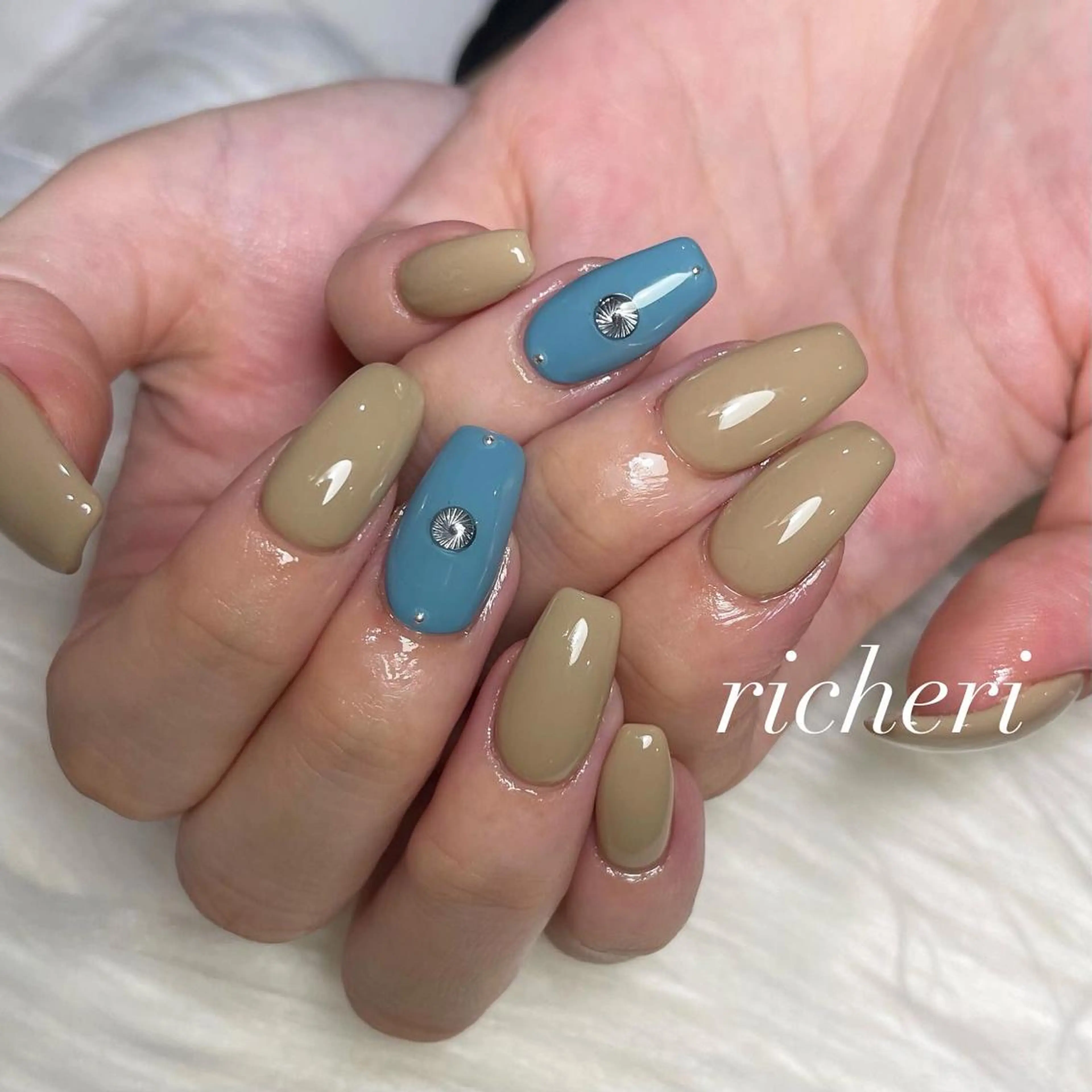 ミディアム ネイル 韓国風ヘア アートネイル フレンチネイル ジェルネイル ガラスフレンチ richeri beautyのエステ・リラクイメージ