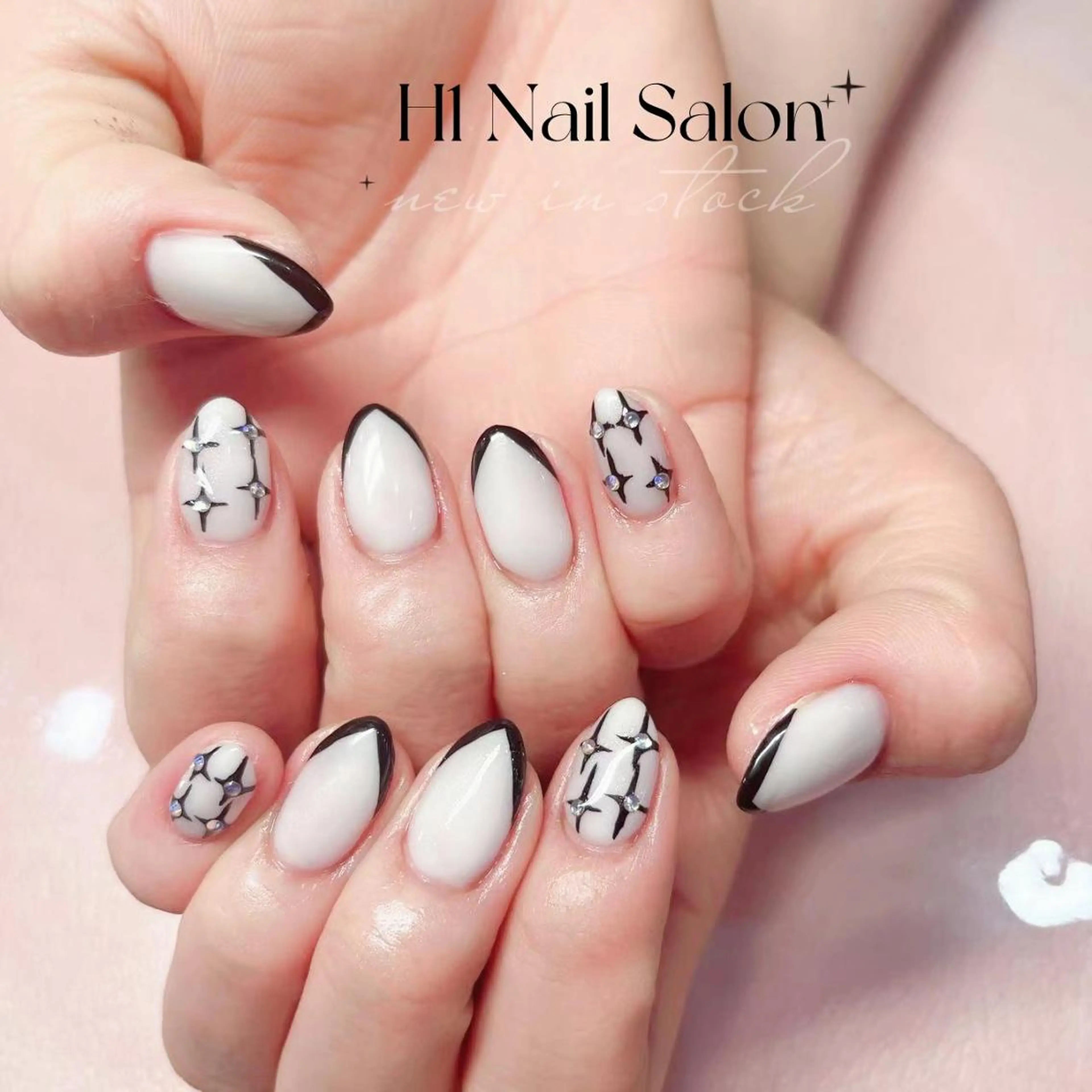 ミディアム H1 ネイル サロンのネイルデザイン