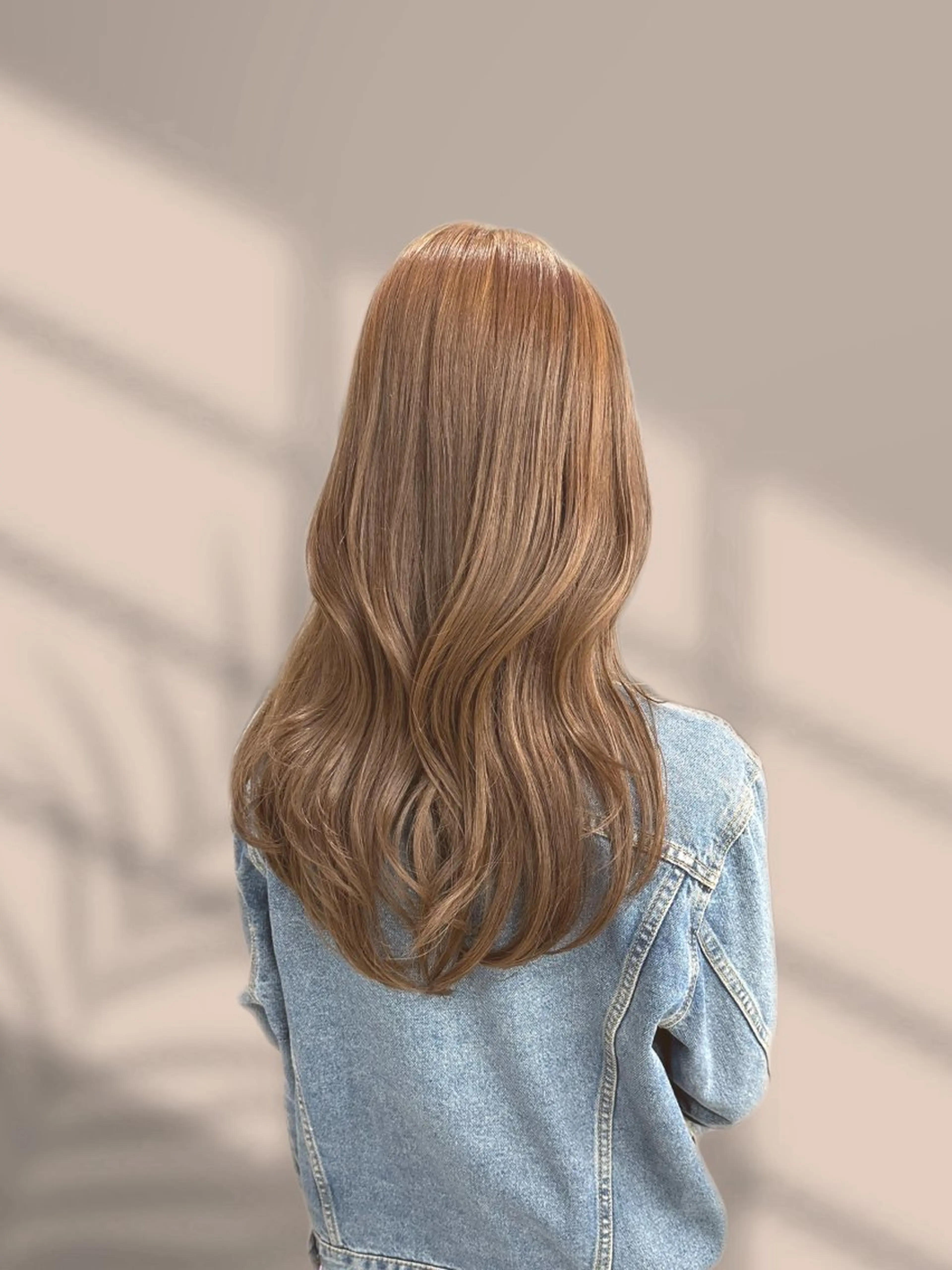 ロング カット くすみミルクティー/ ブラウン🪡TOWAのヘアスタイル