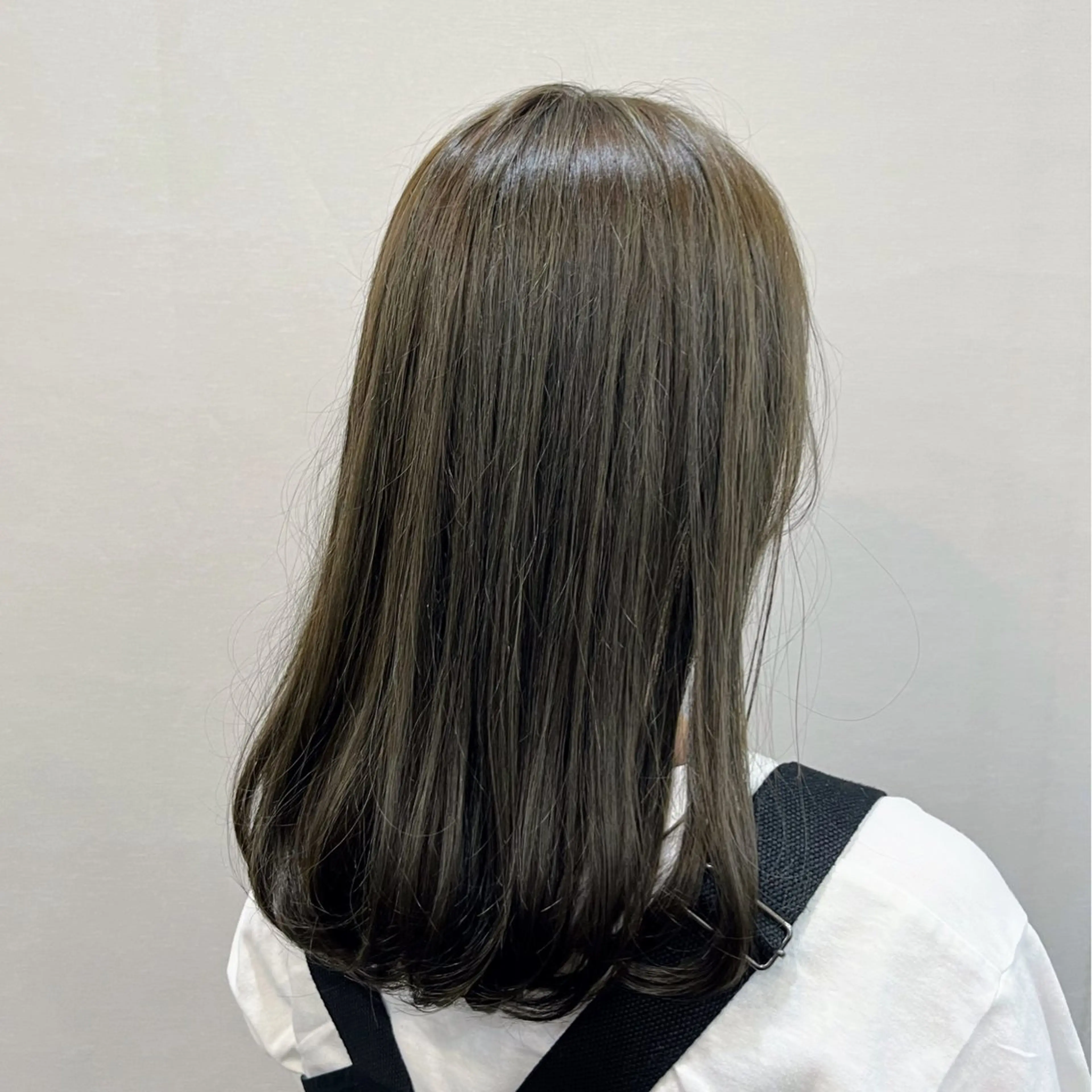 ミディアム カラー ベージュカラー 透明感カラー オリーブベージュ カット ヘアカラー Chic 押上🗼 山口 卓朗のヘアスタイル