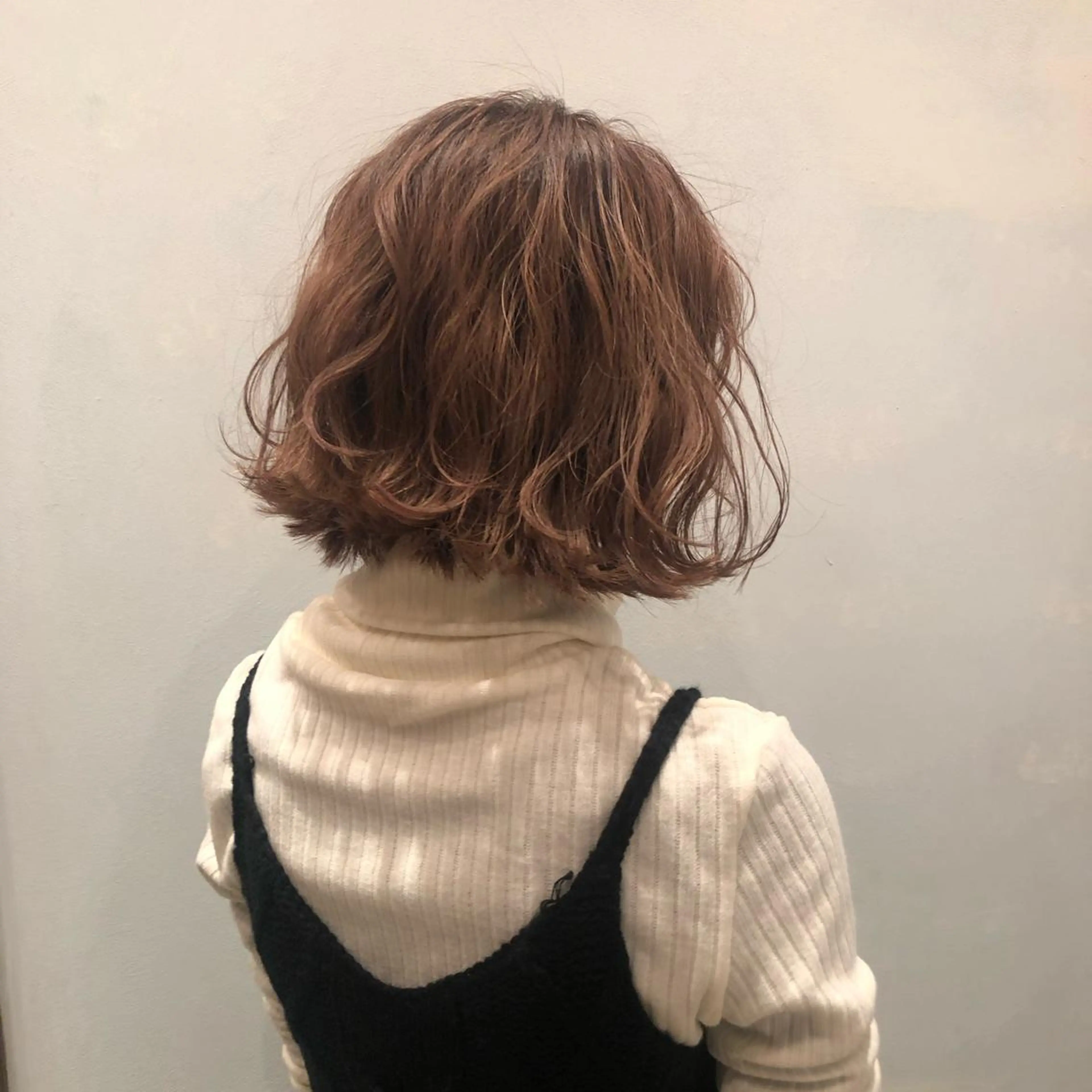 ミディアム カラー 古屋 花織のヘアスタイル