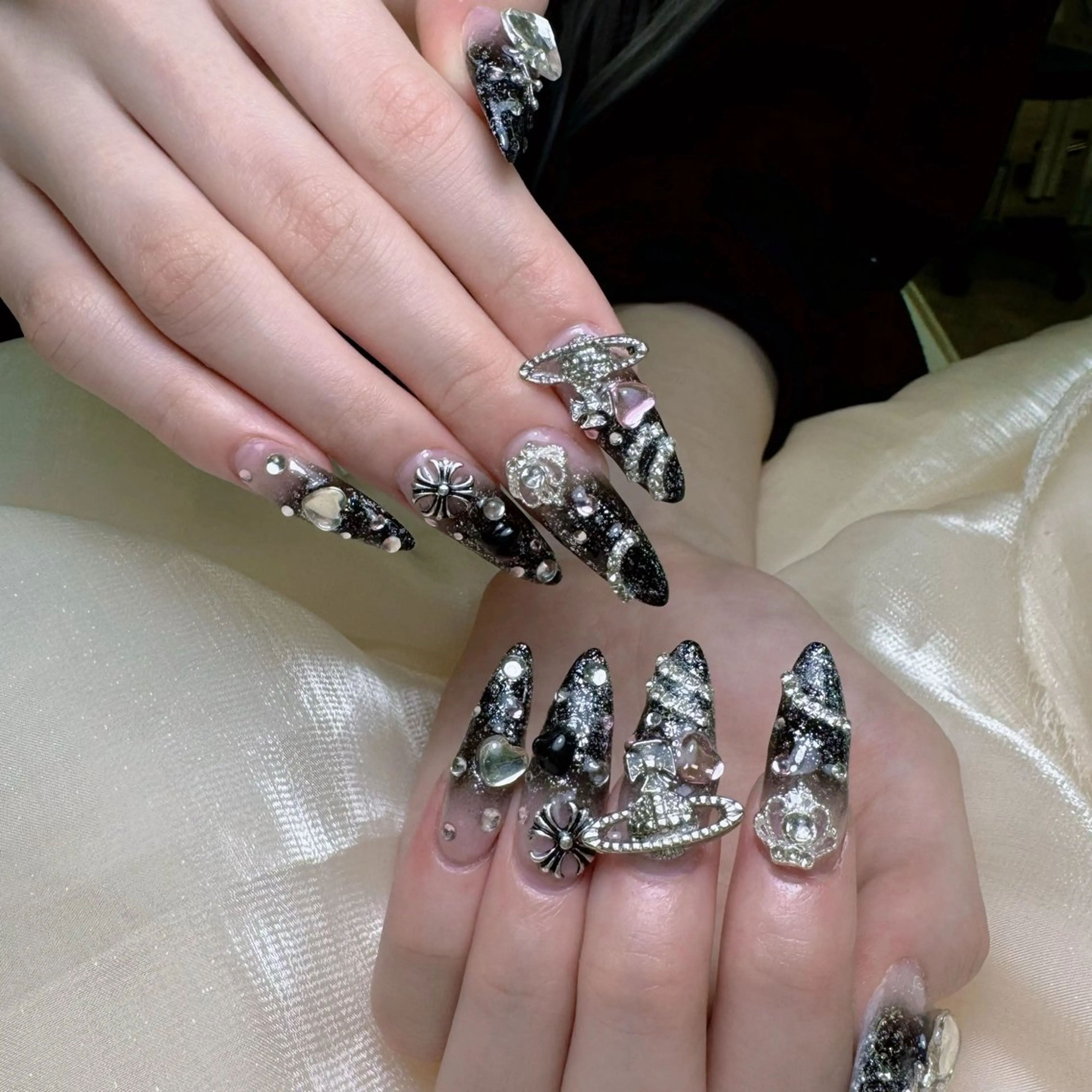 ネイル チークネイル ガーリー キラキラネイル 韓国ネイル ラメ(グリッター) ハンドネイル NailPrincess所属・princess スカルプ専門店のネイルデザイン