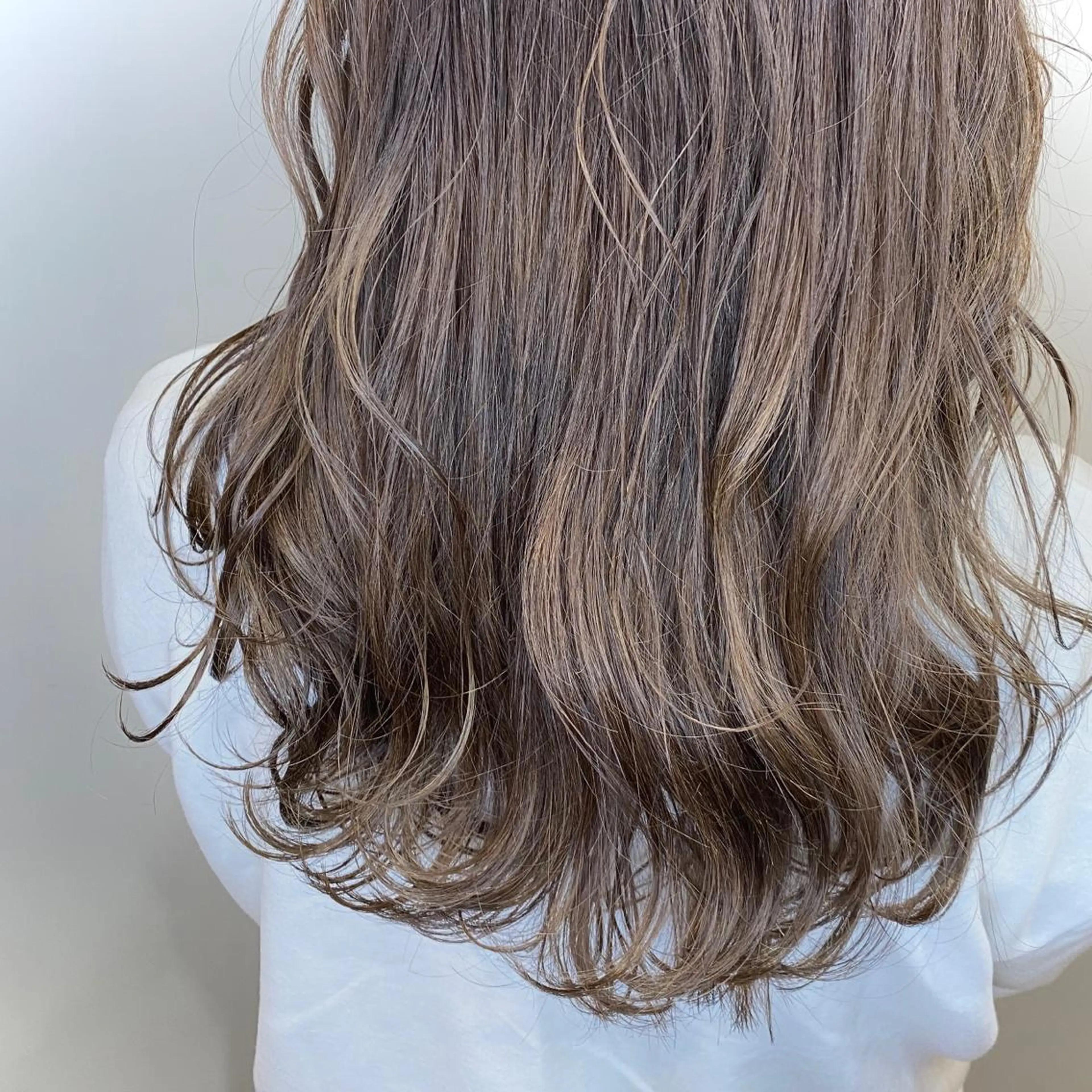 セミロング しもかわ かほのヘアスタイル