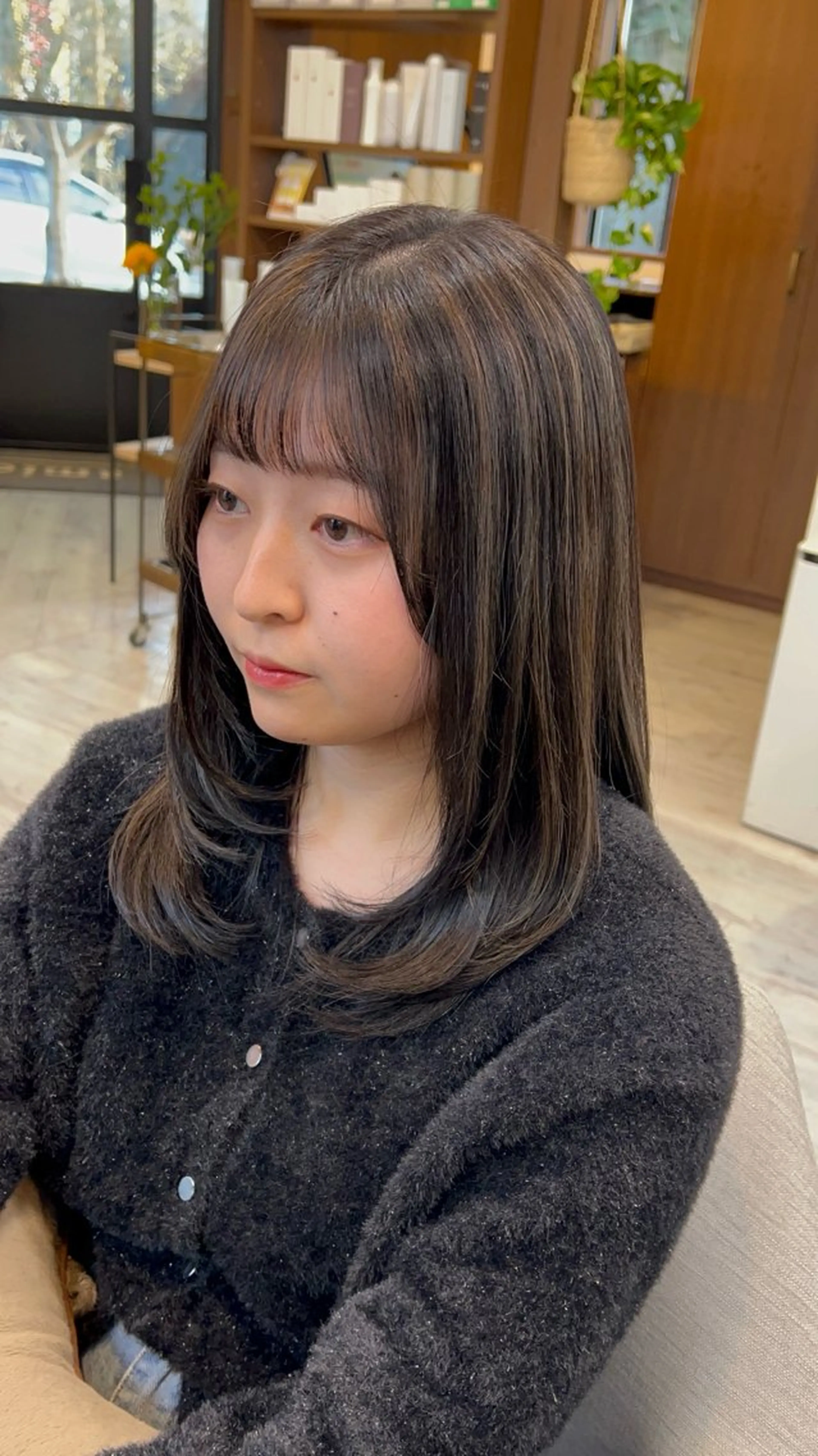 ロング 顔周りカット レイヤーカット 似合わせカット カット ヘアカラー amiehairroom所属・むらたナチュラルパー マ🌀透明感カラーのヘアスタイル