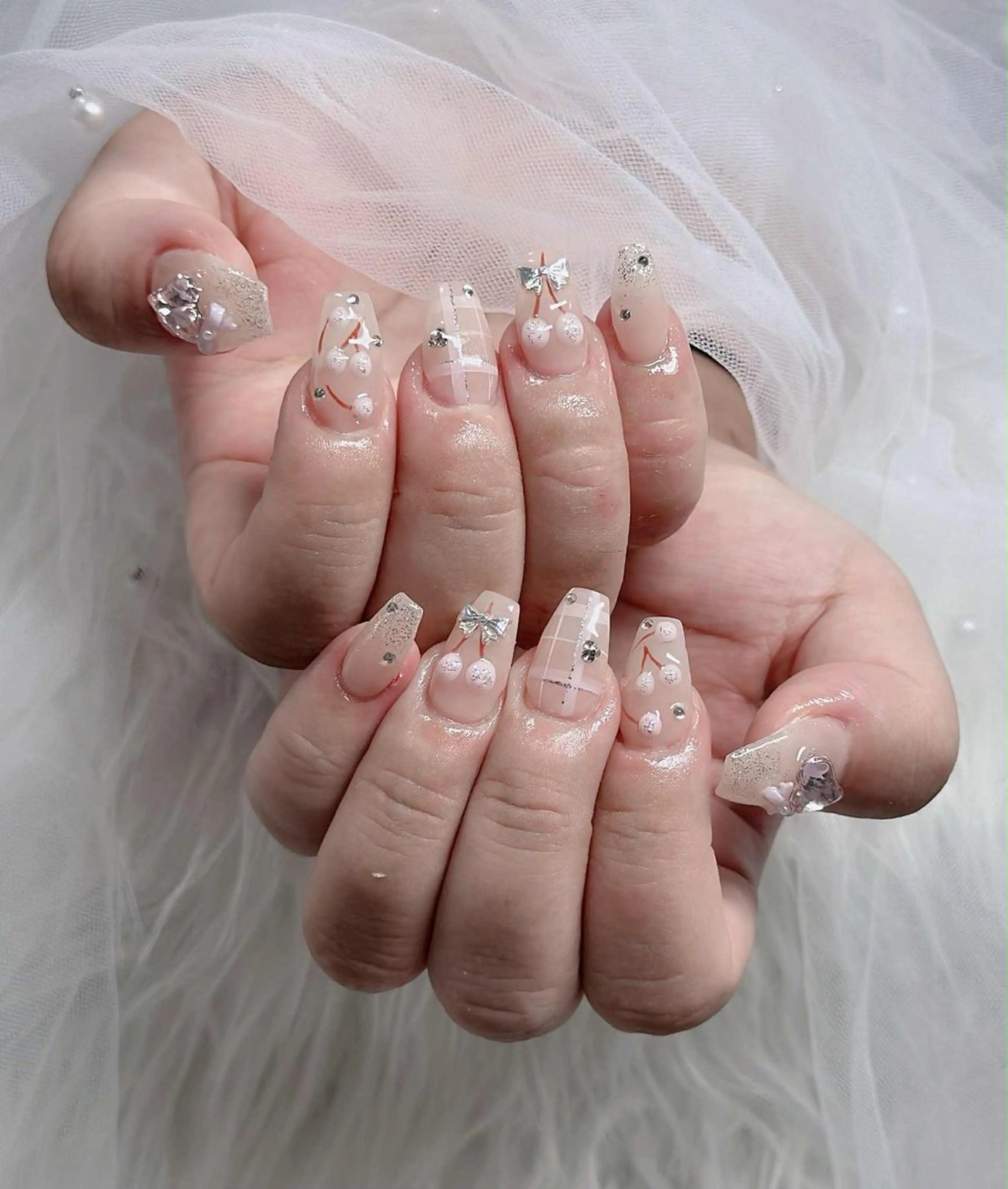 ネイル オーロラネイル フレンチネイル ジェルネイル ハロウィン キラキラネイル ハンドネイル H.baby Nail Salon所属・H.baby Nail Salonのネイルデザイン