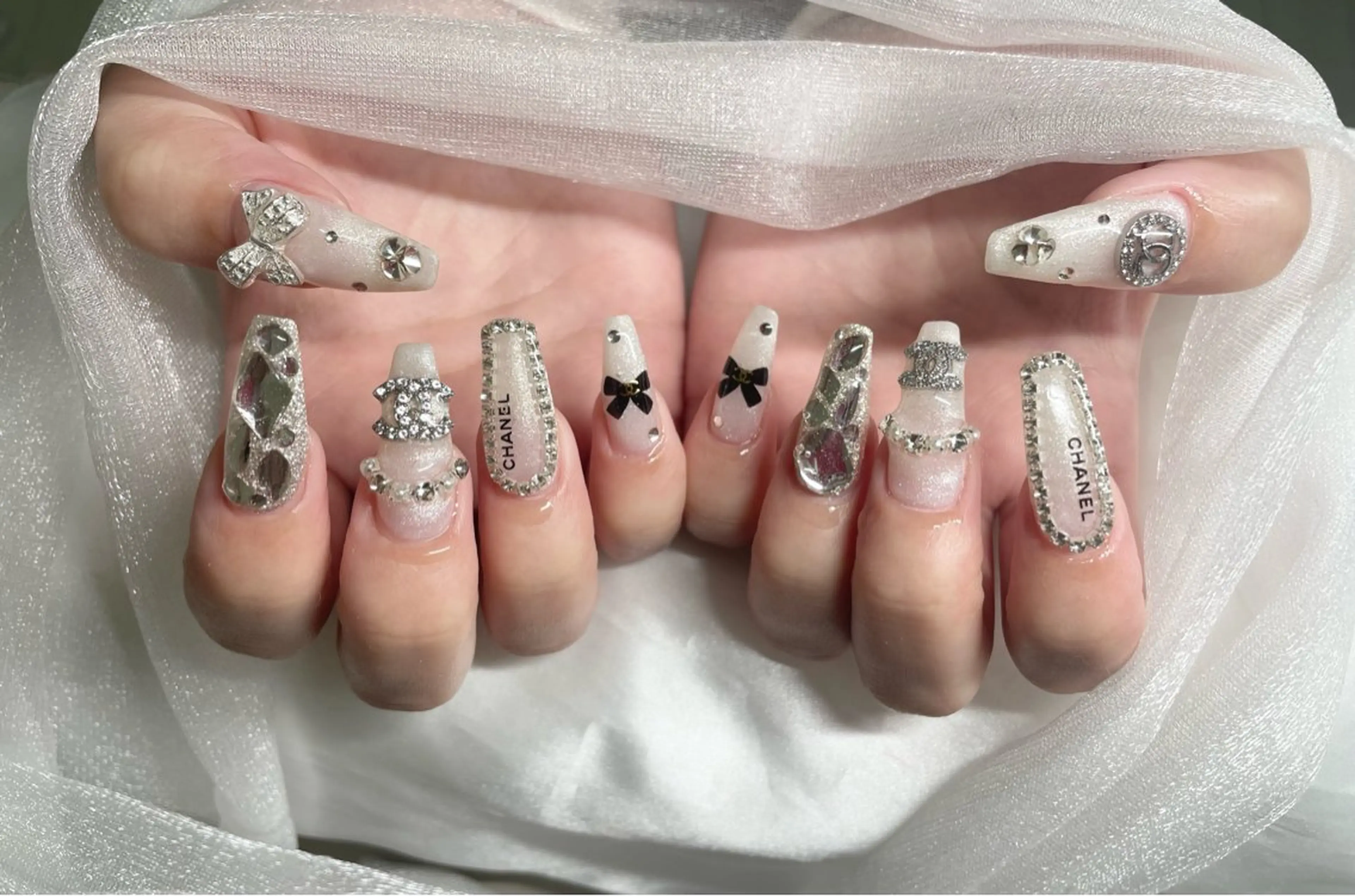 ネイル Roi〈ロワ〉 Minakoのネイルデザイン