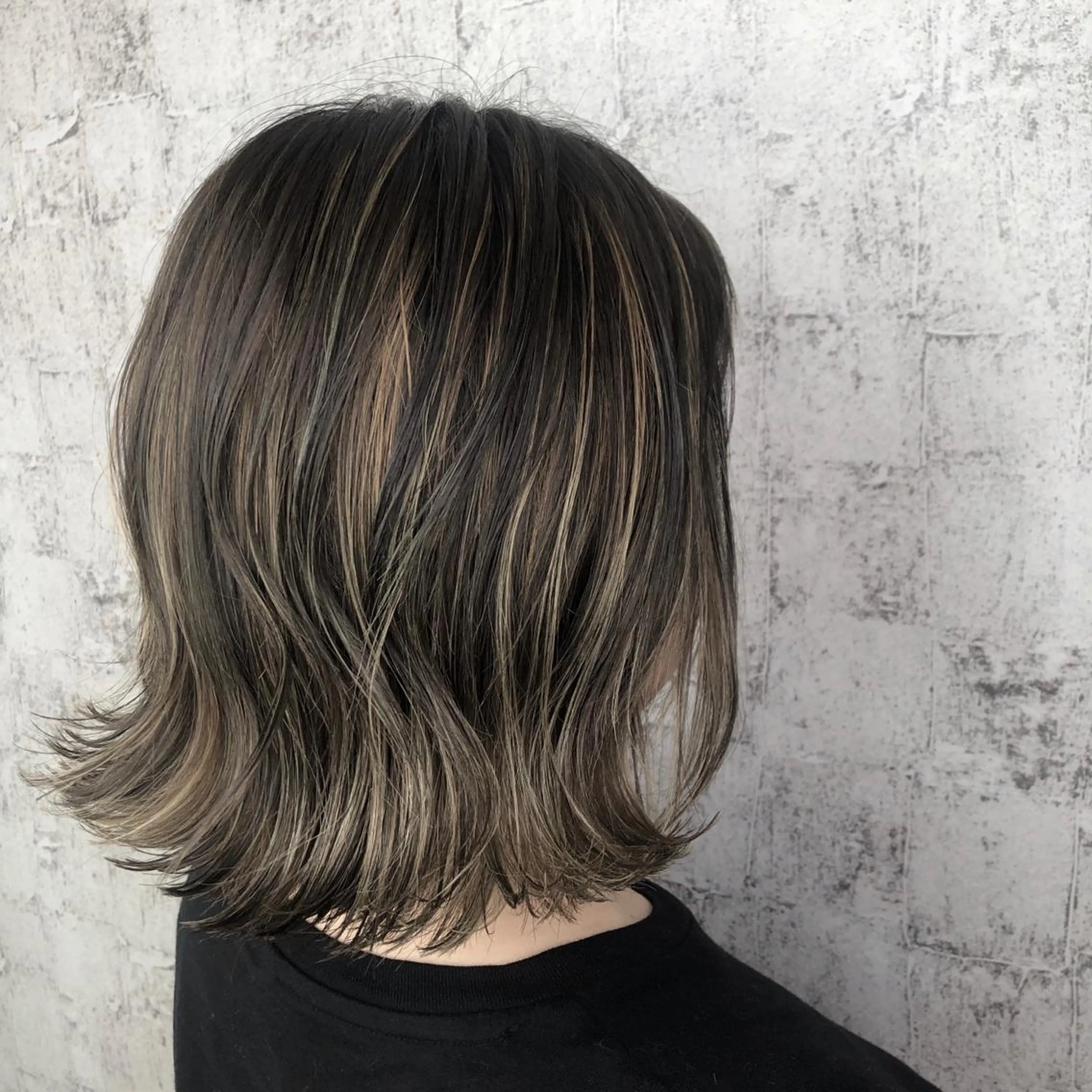 ミディアム カラー ハイライトカラー ハイライト ベージュ/インナー カラー🤍Rieのヘアスタイル