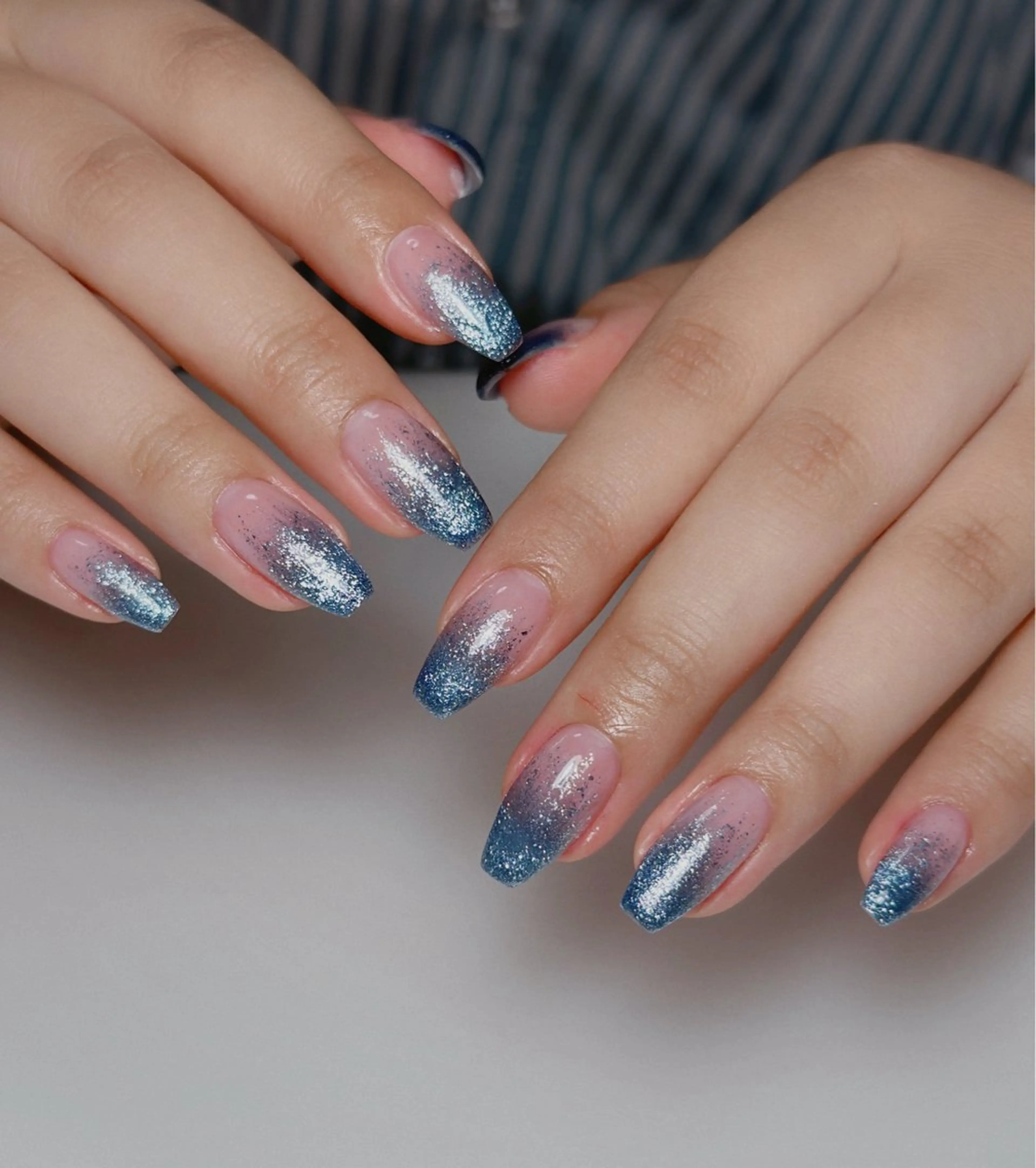 ネイル オーロラネイル 長さ出し フットネイル 韓国ネイル ラメ(グリッター) ハンドネイル 👍thumbs up nail👍のネイルデザイン